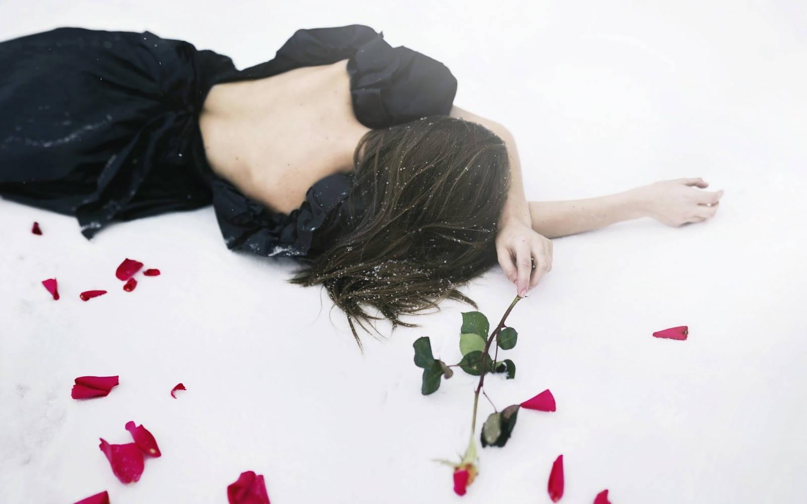 Sad Girl On The Floor — 1600x1000 wallpaper