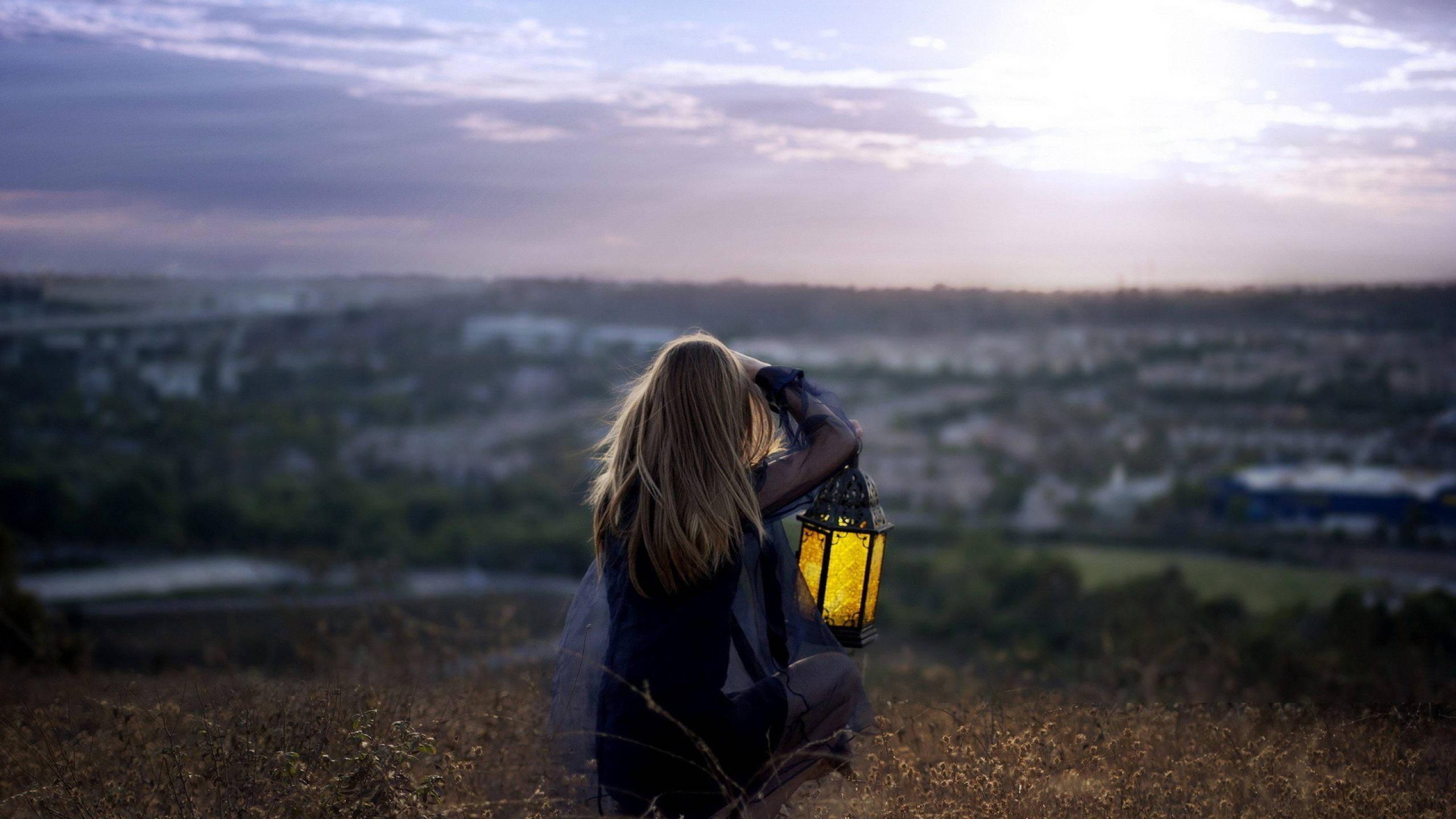 Sad Girl With Lamp — 2560x1440 wallpaper