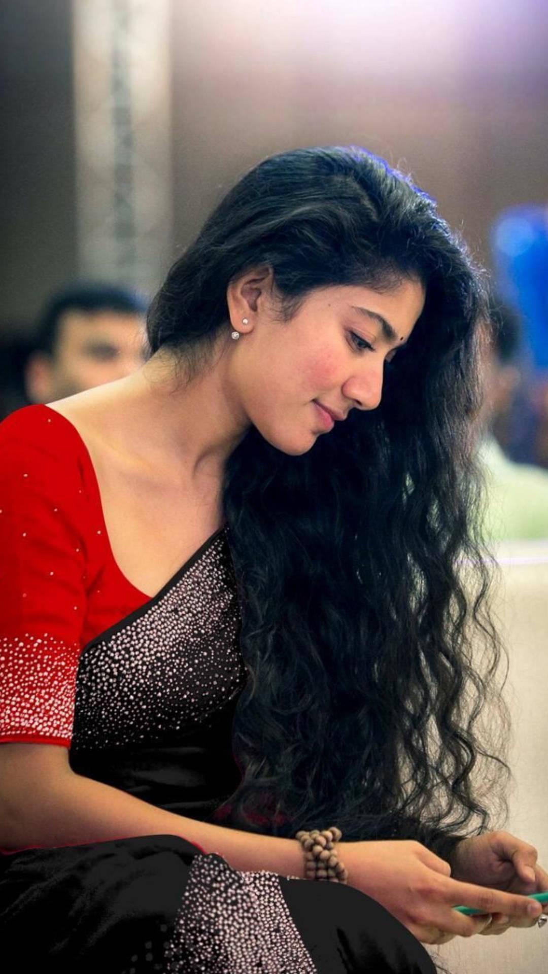 Sai Pallavi Stunning In Red — 1080x1920 wallpaper