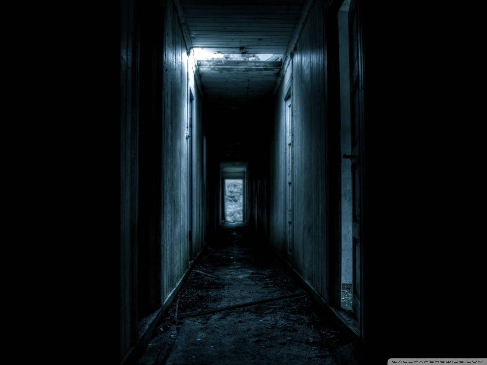 Scary Corridor Abandoned Building — 1600x1200 wallpaper