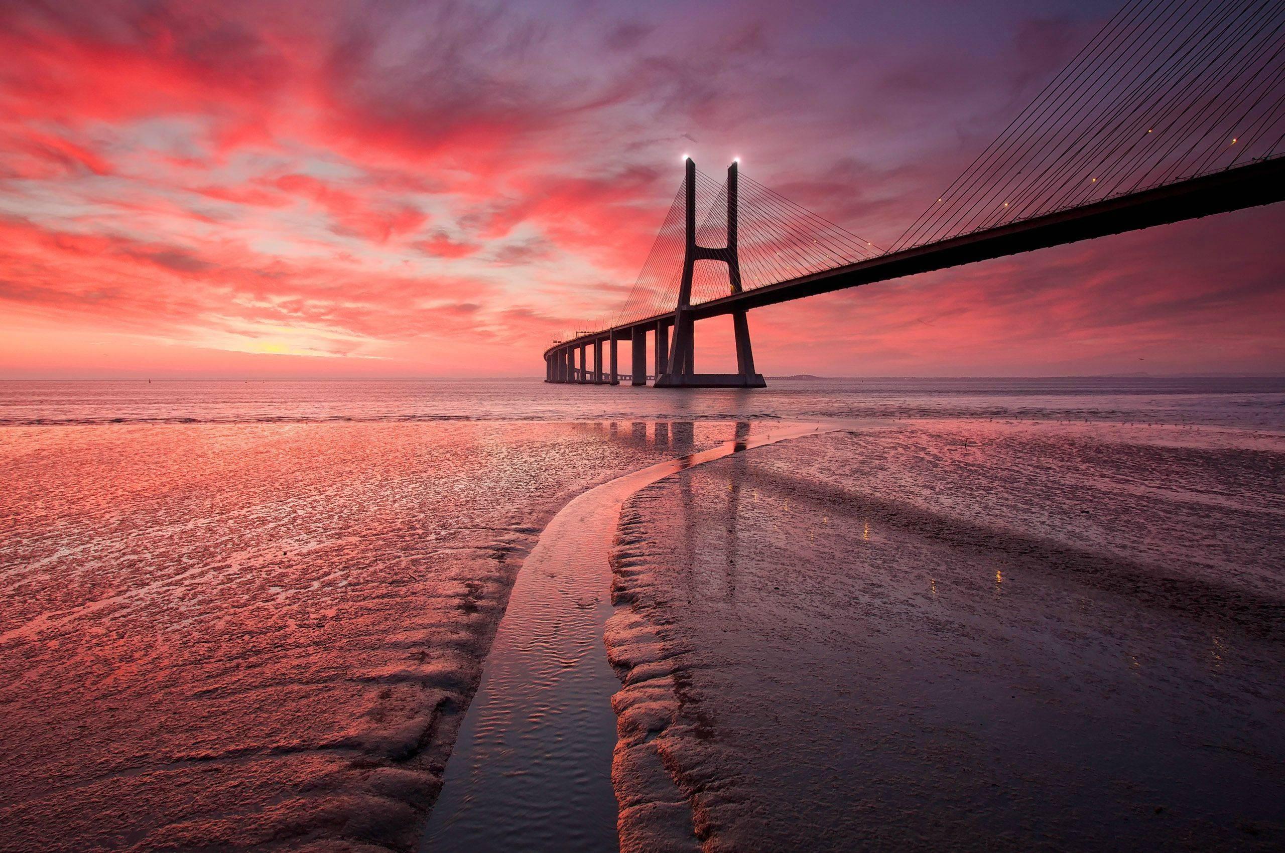 Scenic View of Vasco da Gama Bridge on a Chromebook — 2560x1700 wallpaper