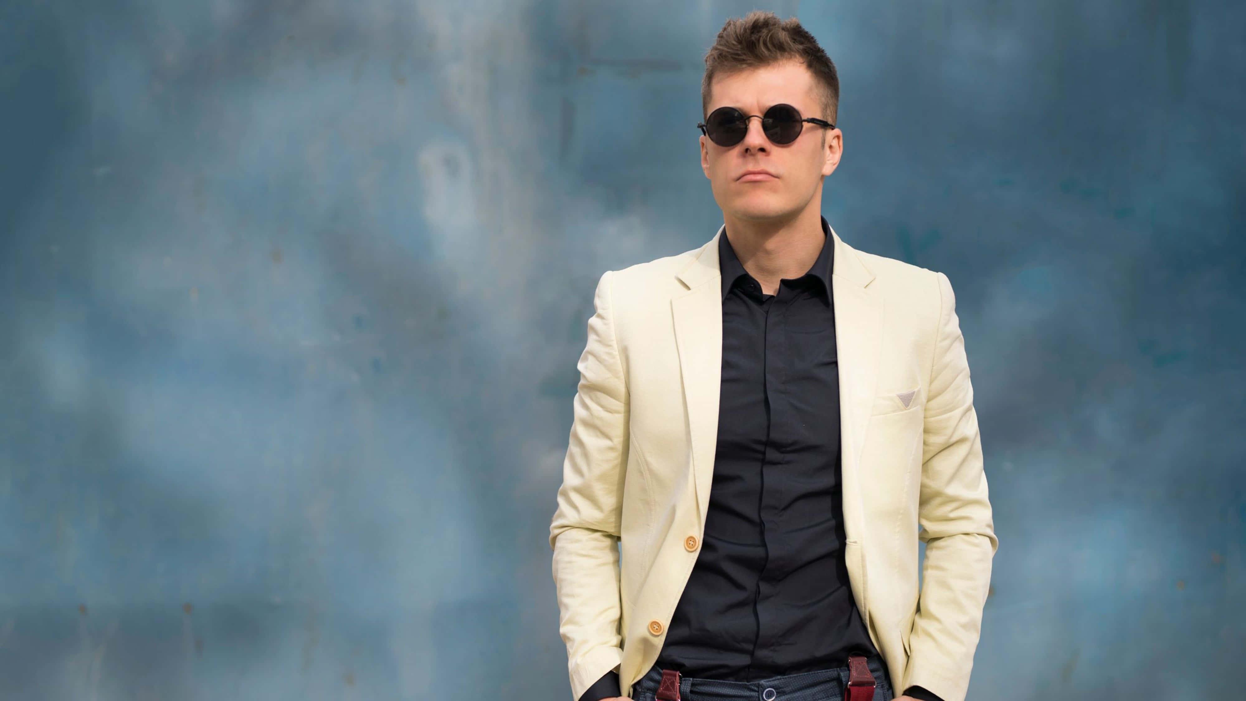 Setting a Bold Statement - Man in Suit, Oozing Confidence and Attitude in 4K — 4000x2250 wallpaper