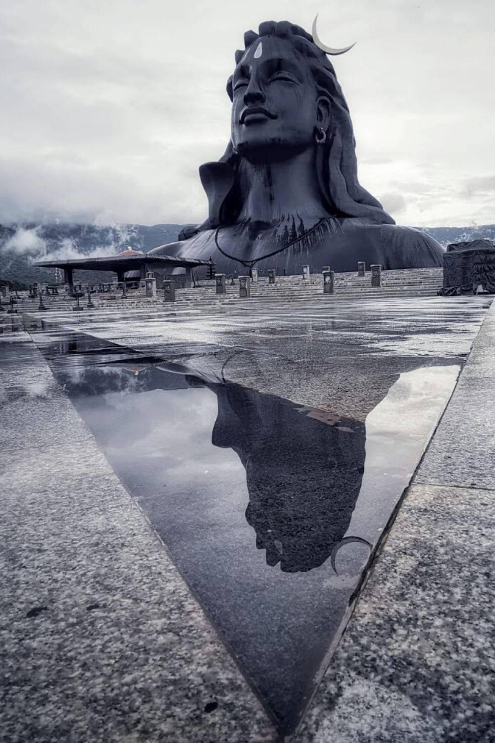 Shiva iPhone Bust With Reflective Floor — 1000x1500 wallpaper