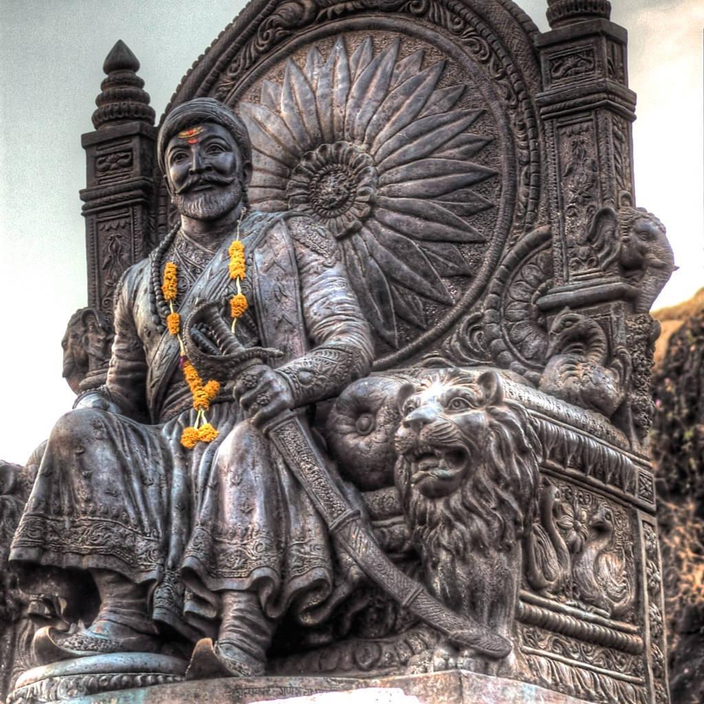 Shivaji Maharaj Statue On Throne — 1024x1024 wallpaper