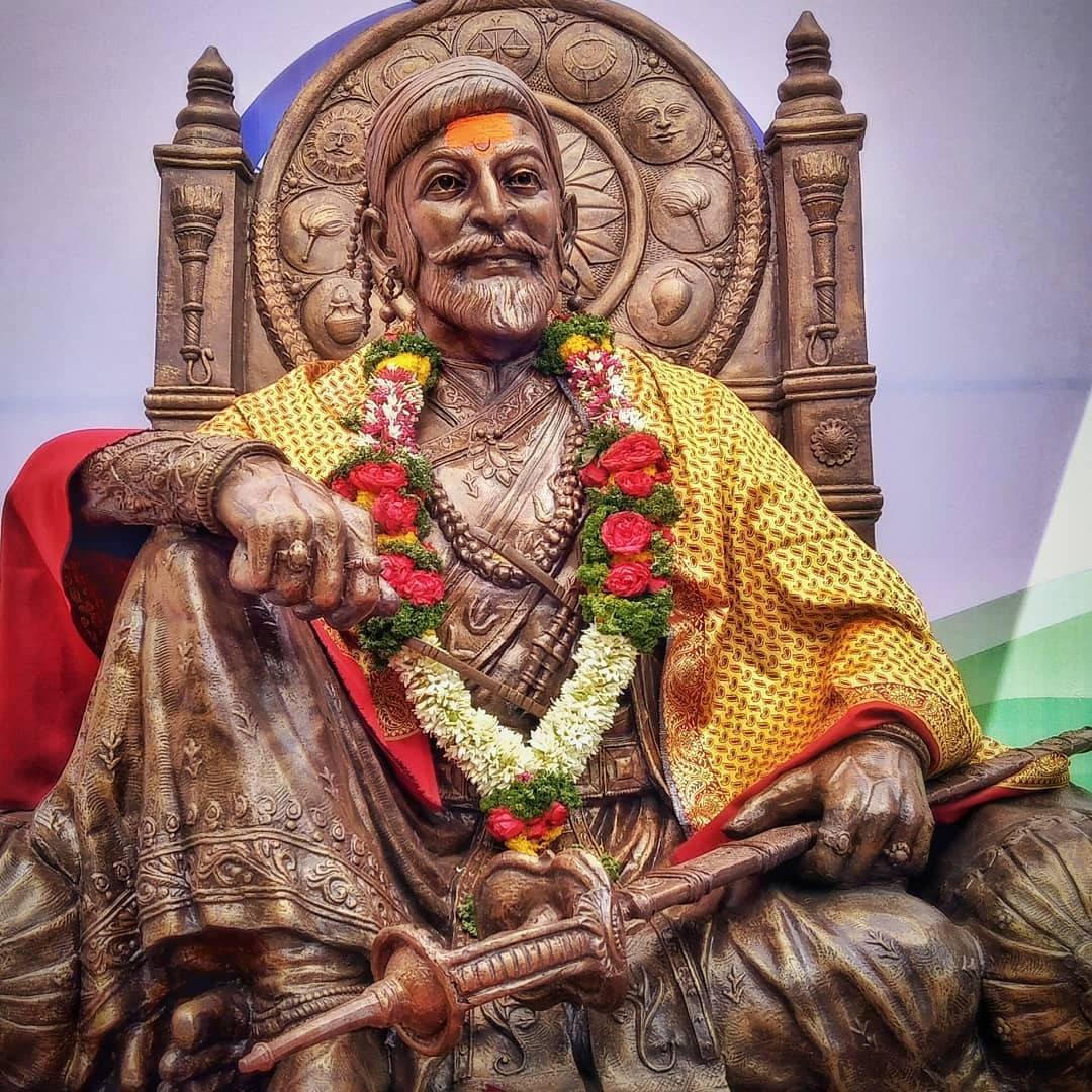 Shivaji Maharaj Statue Sitting With Hand On Knee — 1080x1080 wallpaper