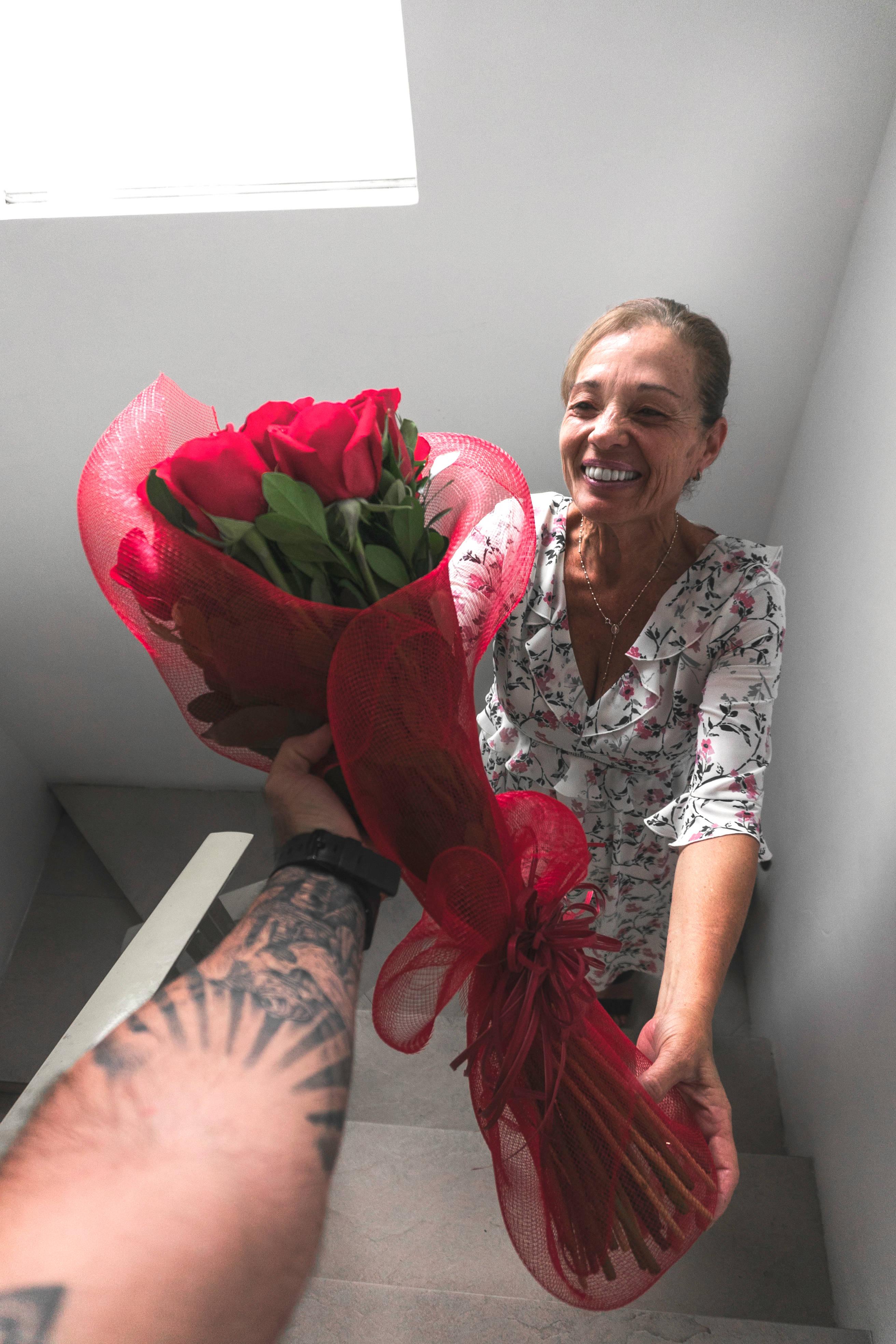 Show your appreciation for Mom with a beautiful red bouquet for Mothers Day. — 2624x3936 wallpaper