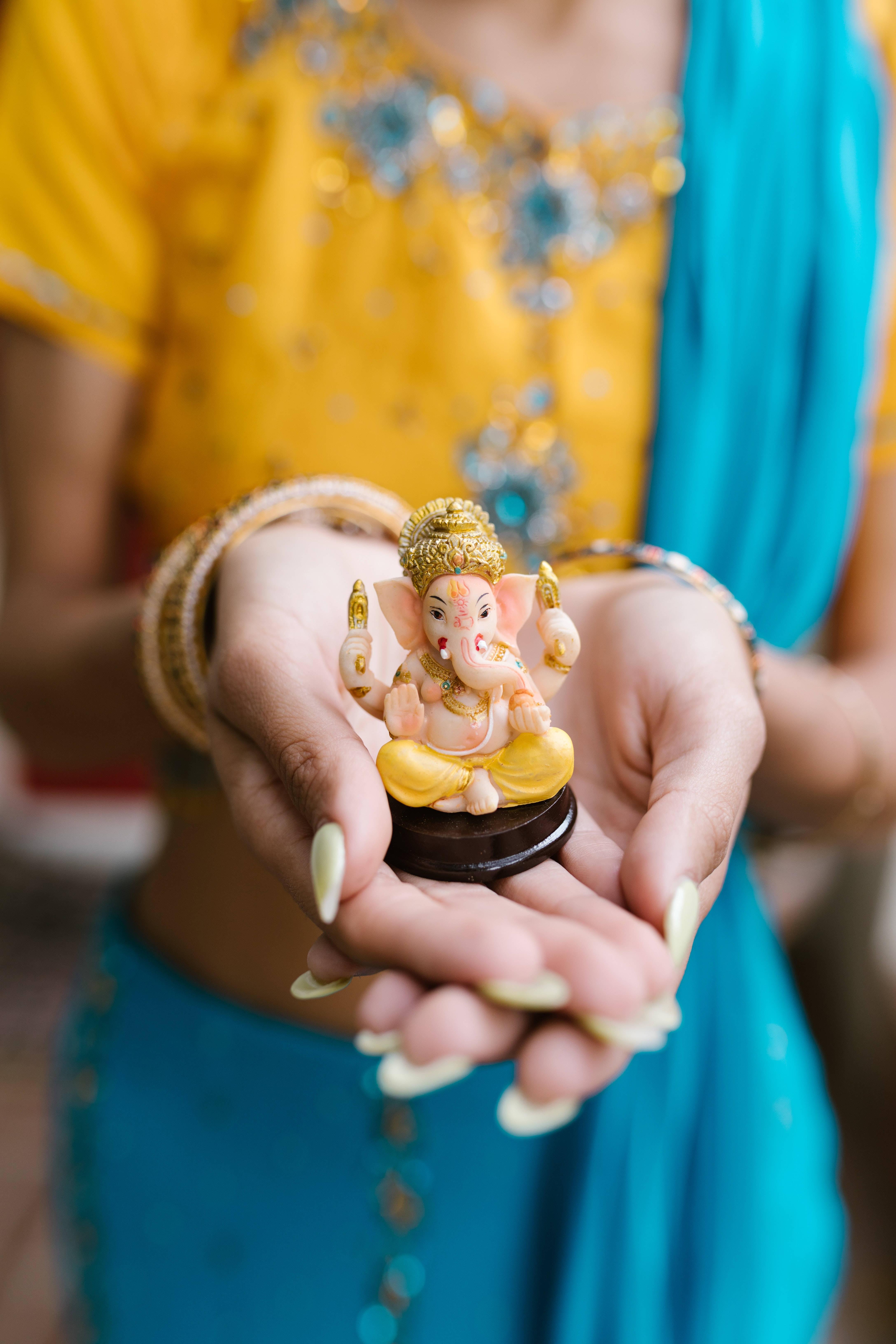 Small Ganesh Mobile — 4352x6528 wallpaper