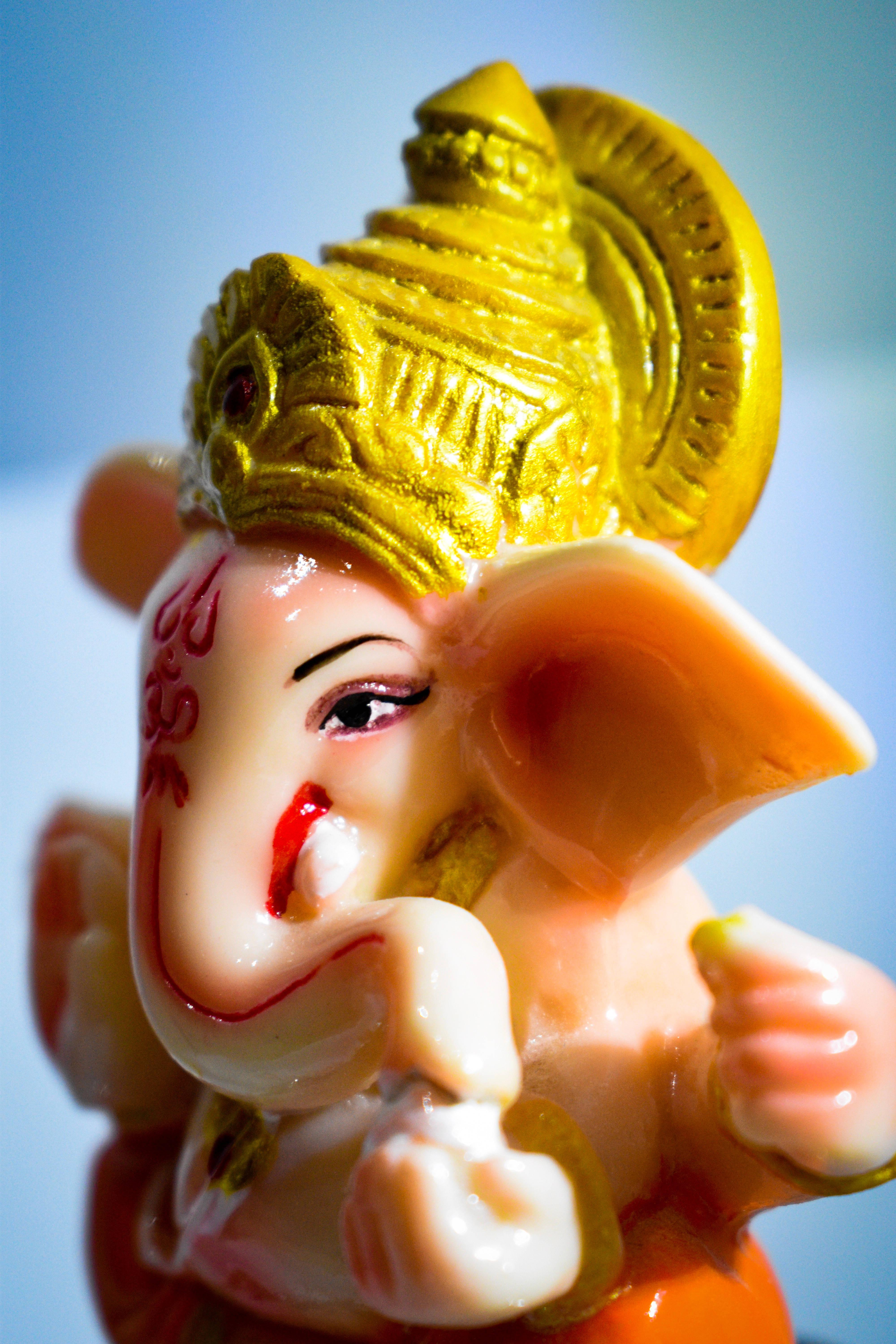Small Ganpati Bappa Statue — 4000x6000 wallpaper