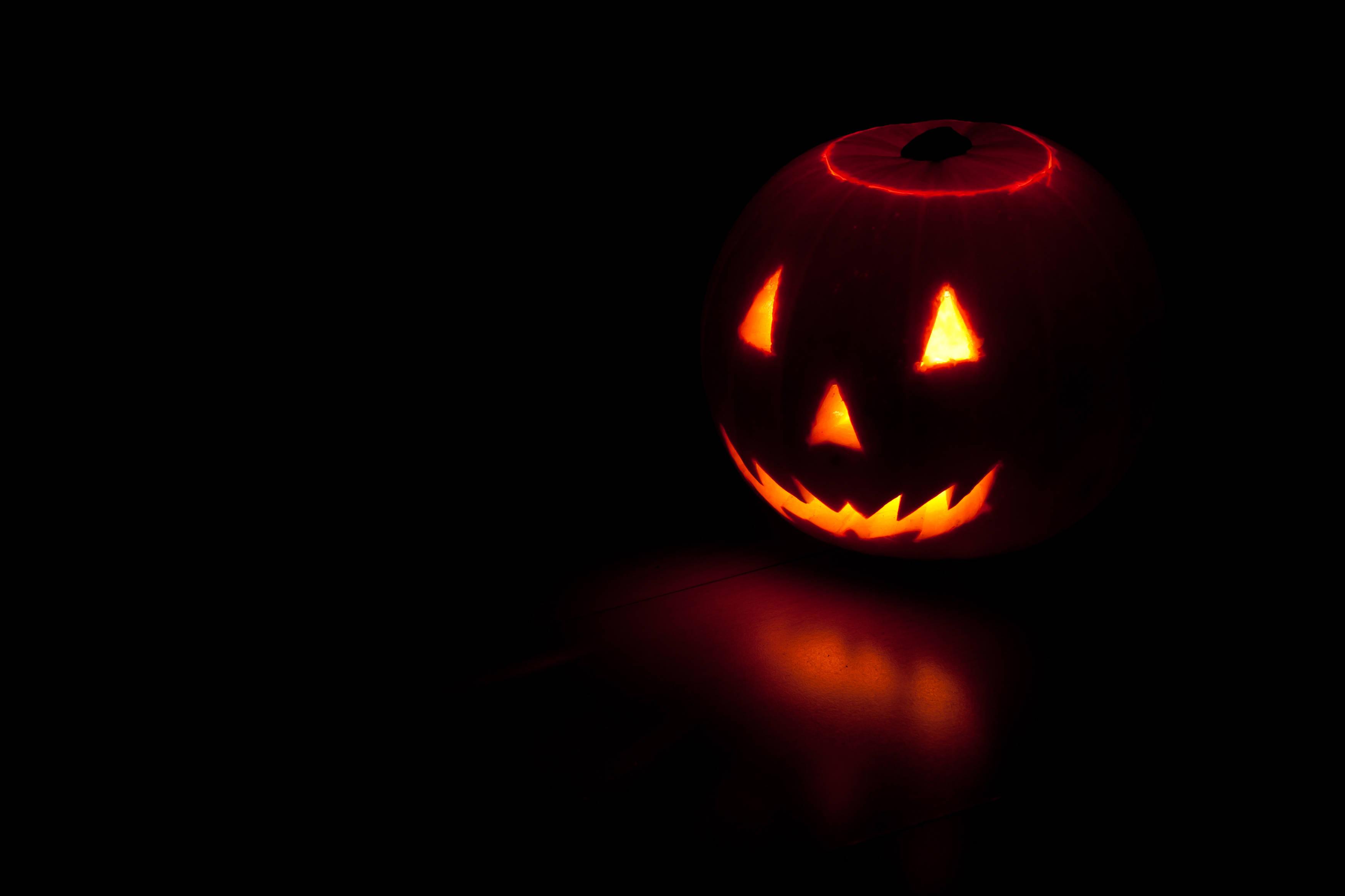 Smiling Pumpkin On Halloween — 3504x2336 wallpaper
