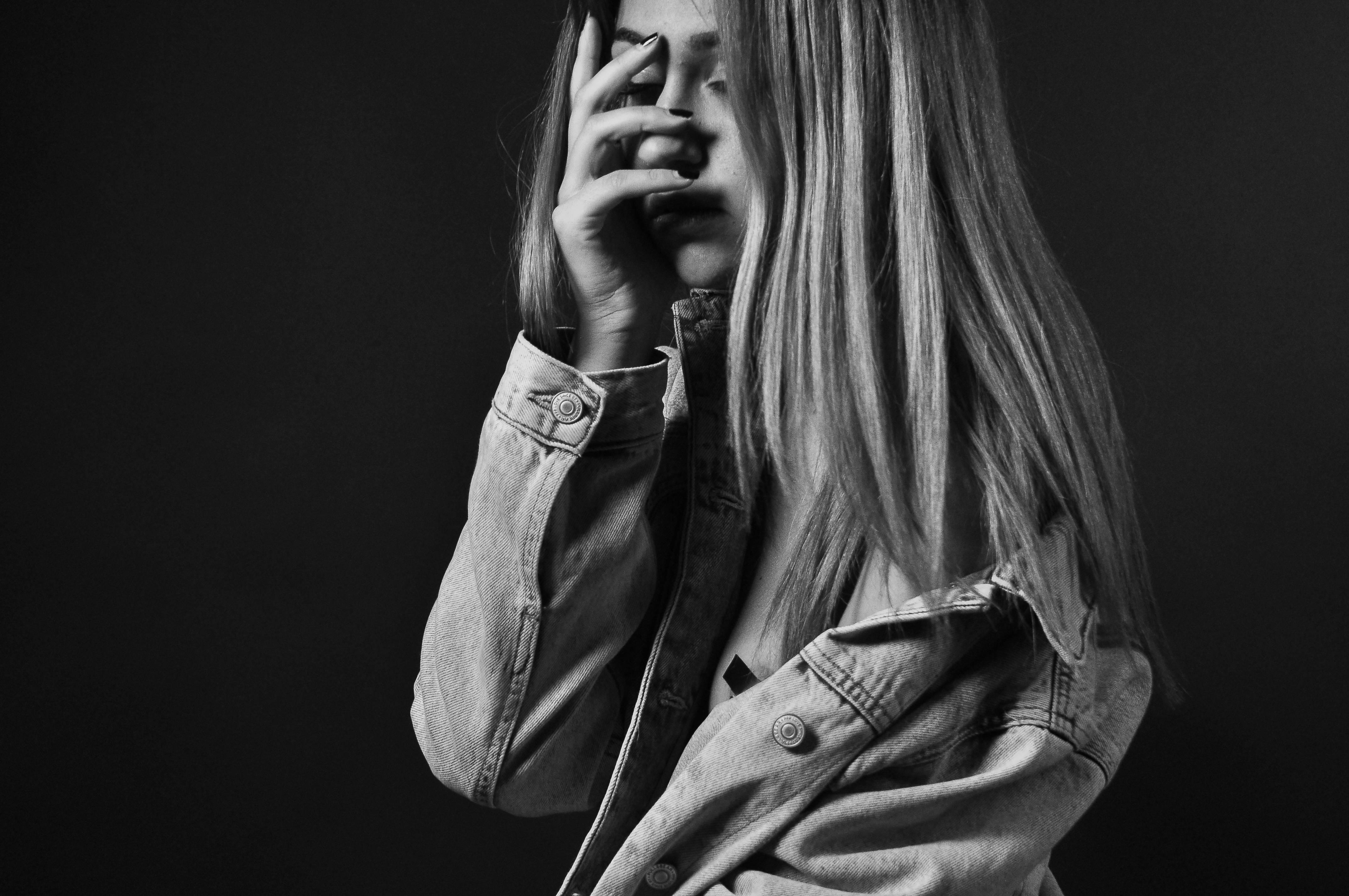 So Sad Girl Grayscale — 4288x2848 wallpaper