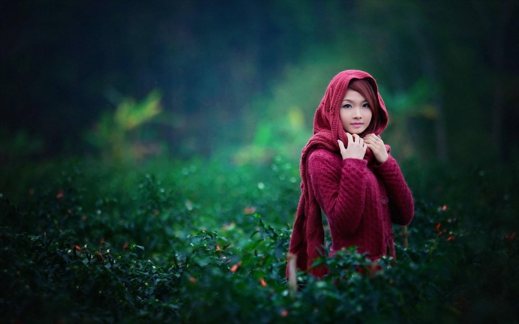Solitary Child in a Cerise Dress — 1680x1050 wallpaper