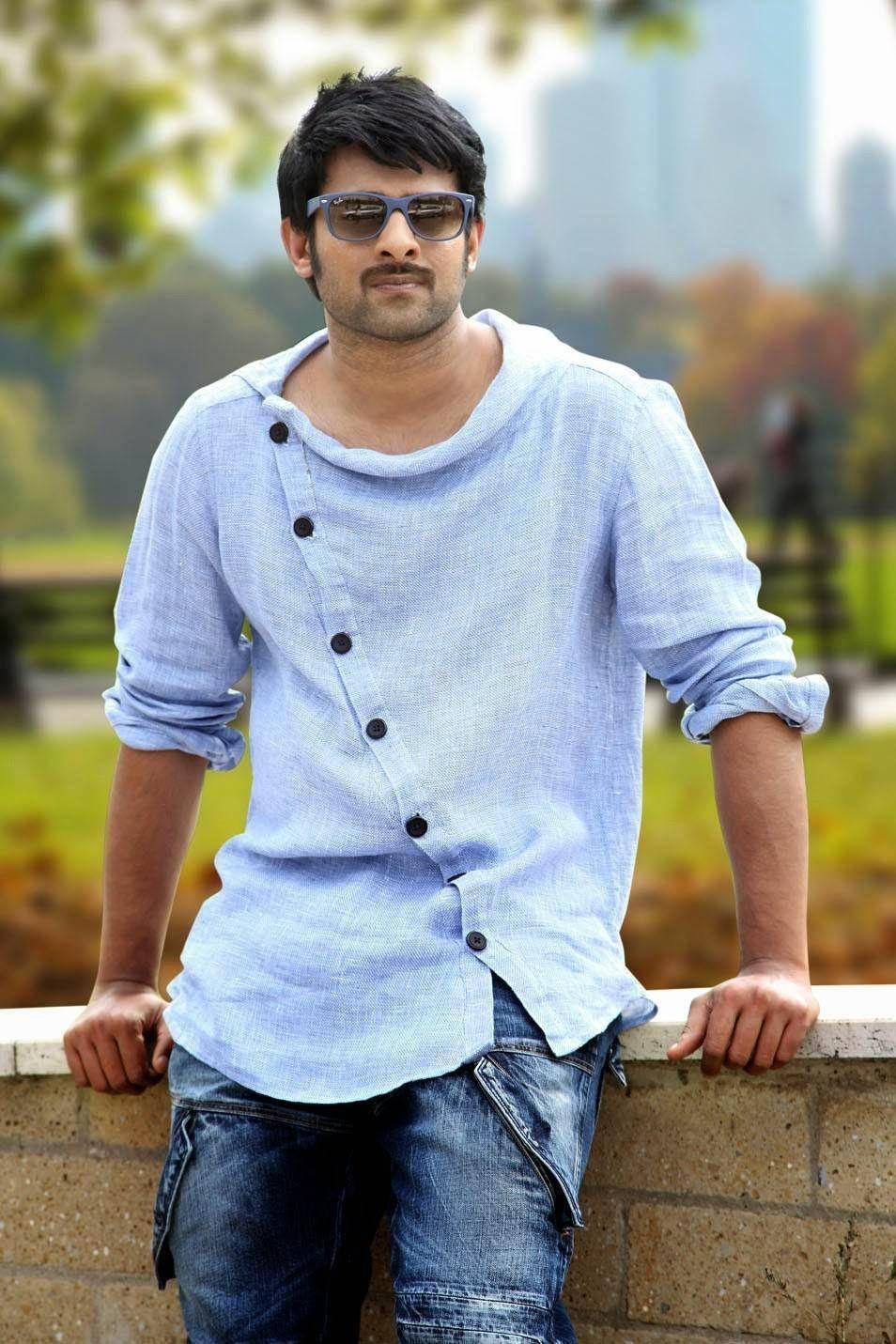 South Hero In Fashionable Clothes — 954x1431 wallpaper