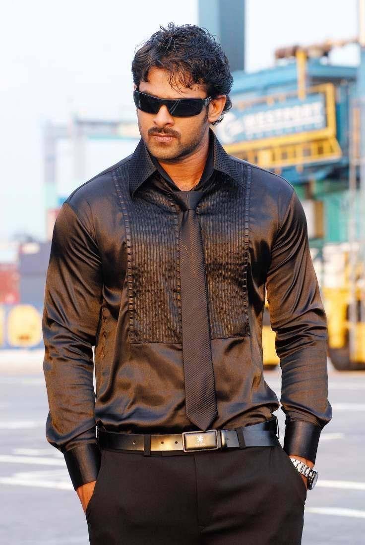 South Hero Walking Down Street — 736x1100 wallpaper