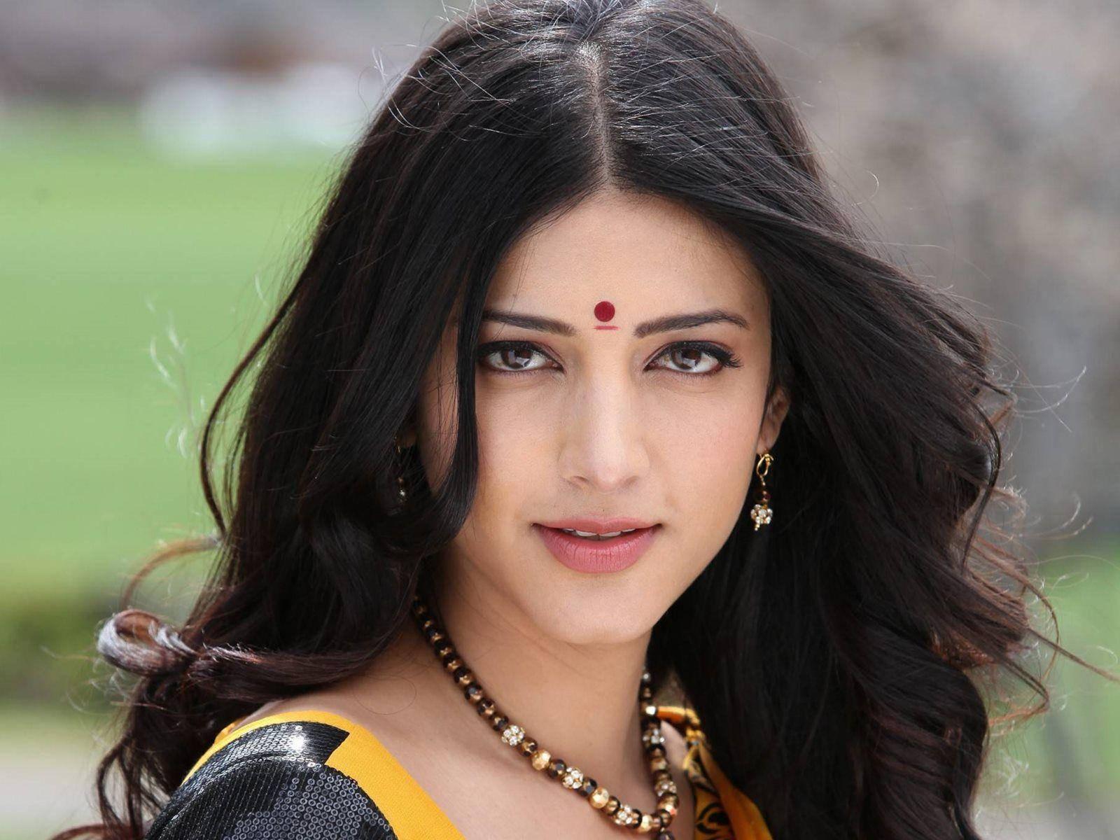 South Heroine Shruti Hassan — 1600x1200 wallpaper