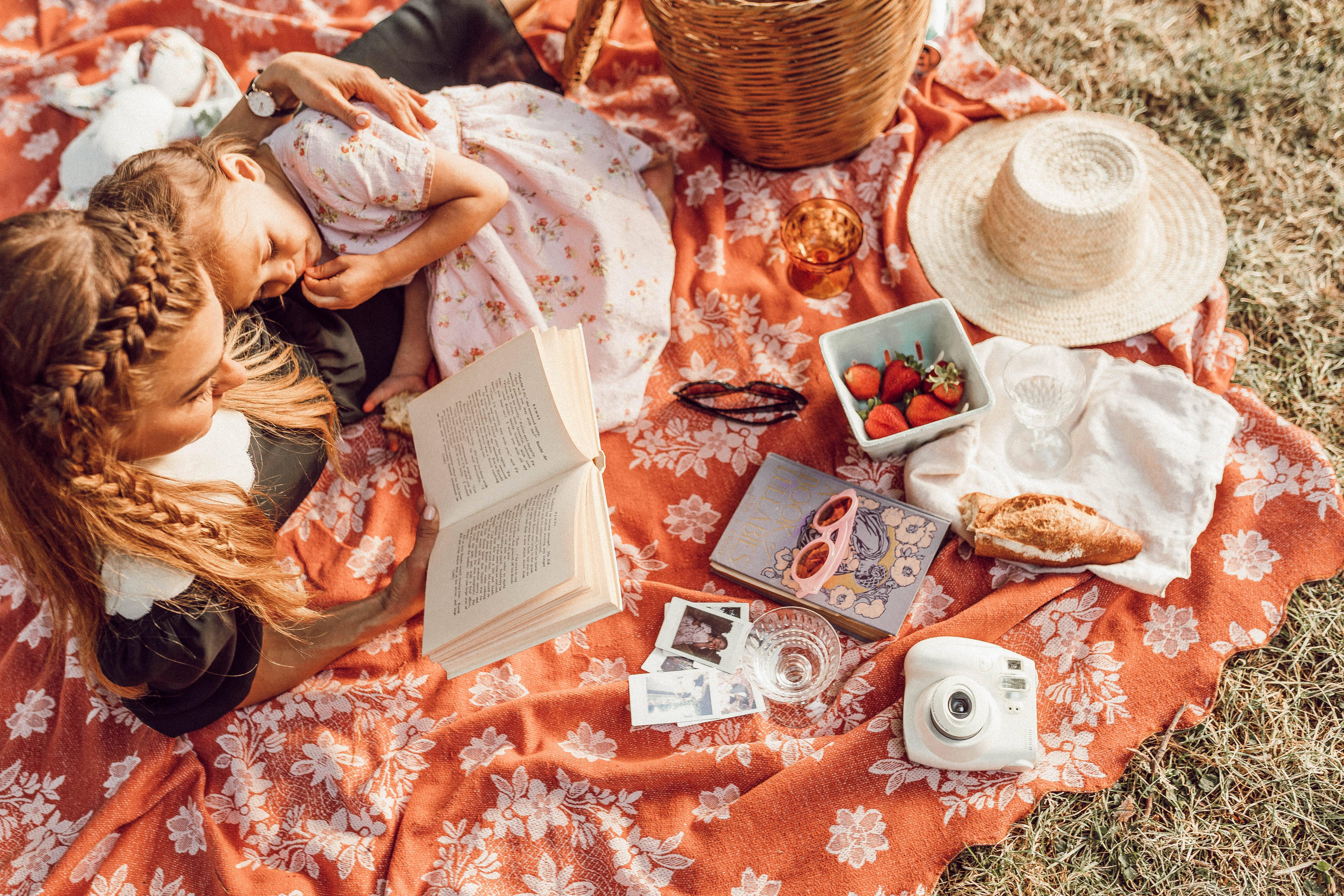 Spend quality time with your mom this Mother's Day and go for a picnic, it'll make her happy! — 6720x4480 wallpaper