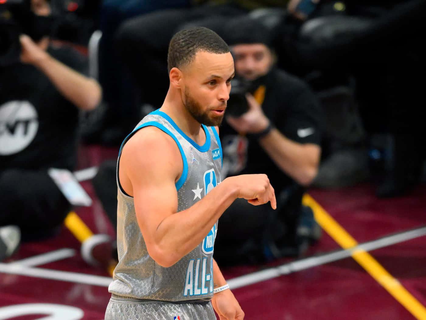 Stephen Curry shooting a jump shot — 1400x1050 wallpaper