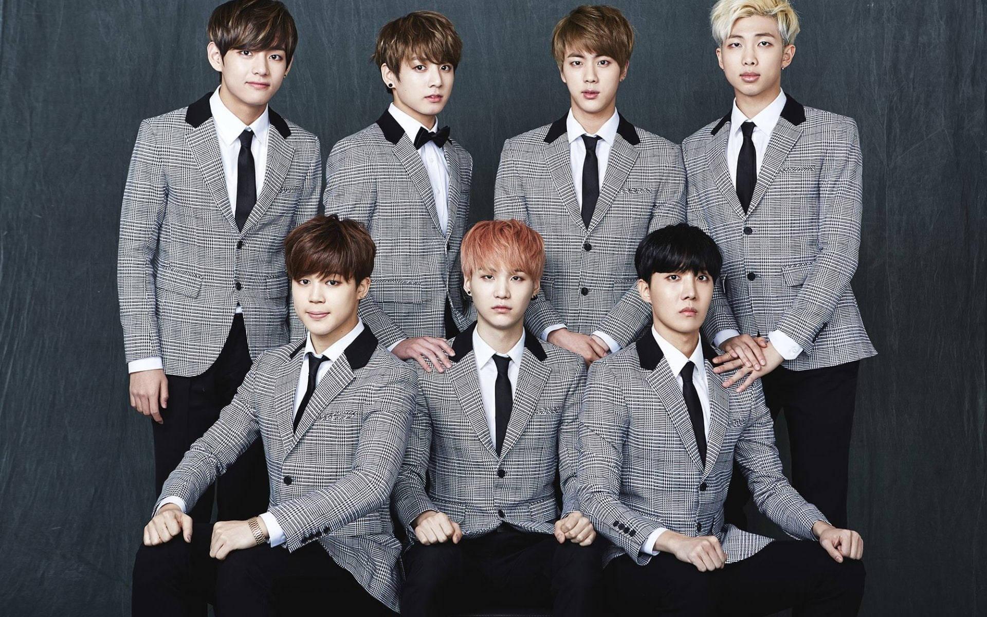 Student BTS Group Photo — 1920x1200 wallpaper