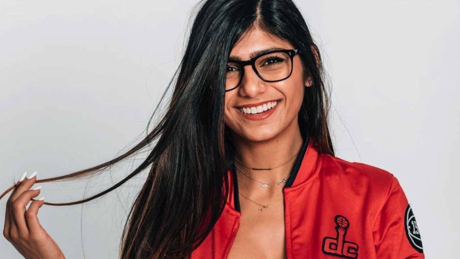 Stunning Mia Khalifa in Red Jacket — 1600x900 wallpaper