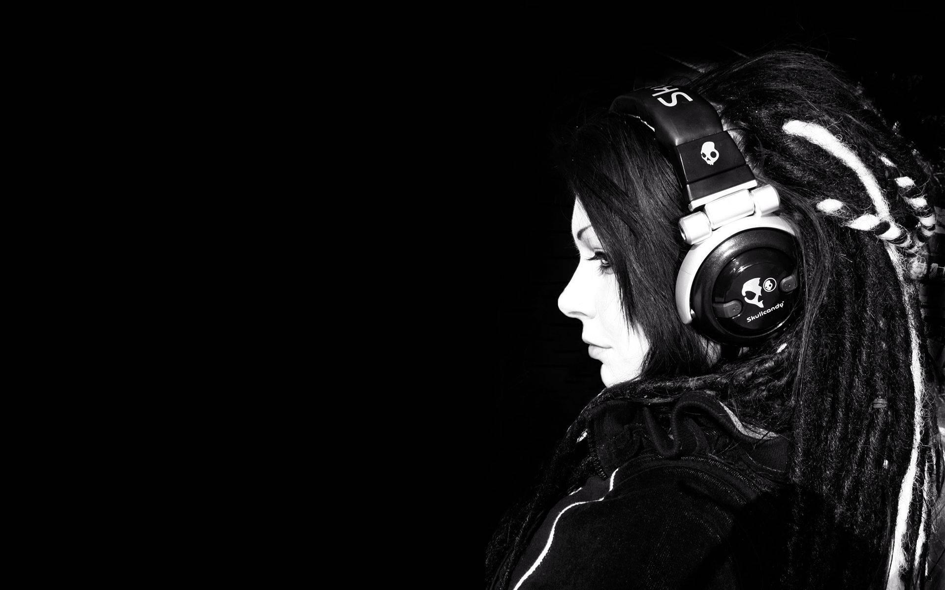 Stylish, Listening to Her Favorite Music — 1920x1200 wallpaper