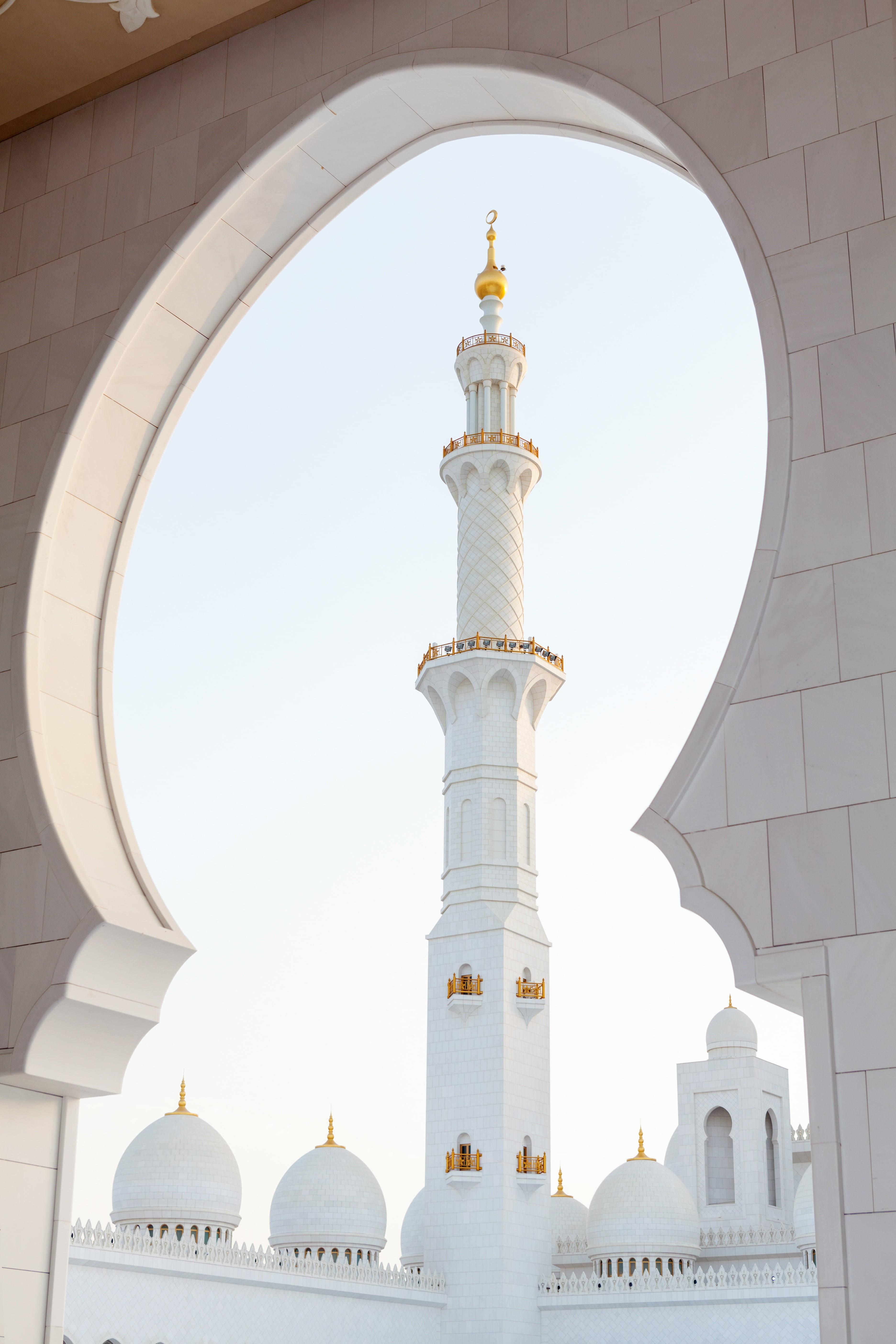 Sublime White Mosque in Radiant 8K Resolution — 3744x5616 wallpaper