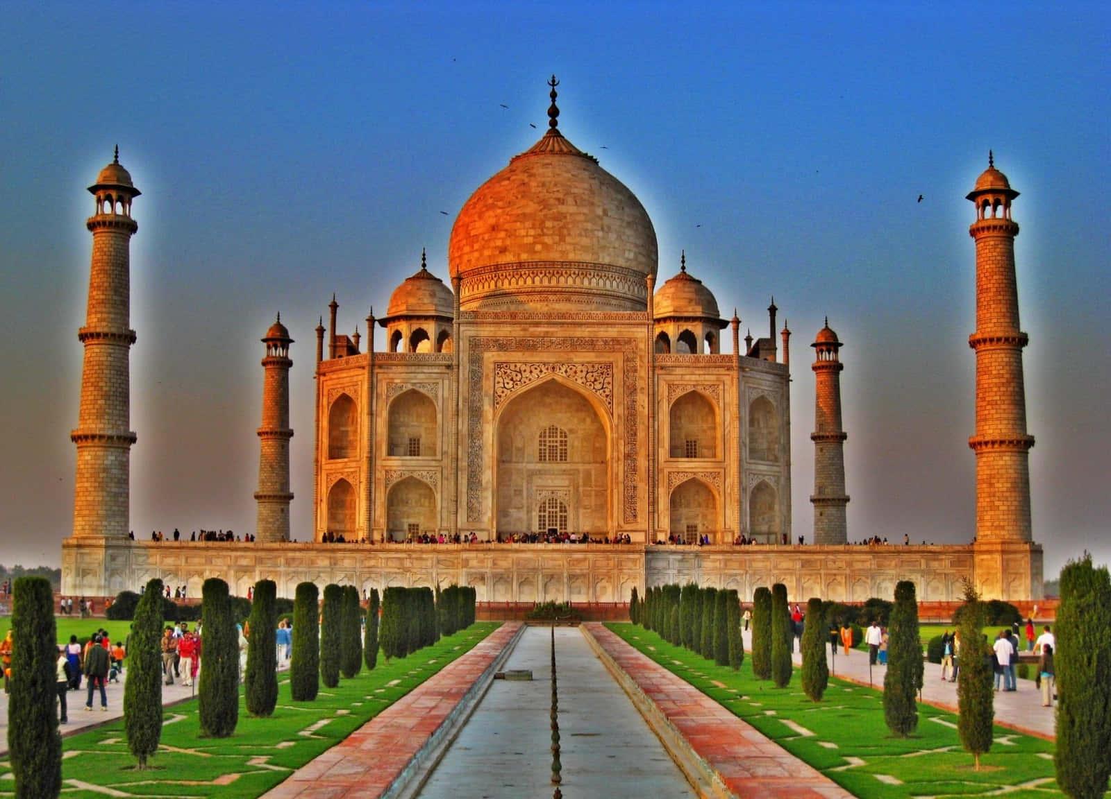 taj mahal in agra, india — 1600x1152 wallpaper