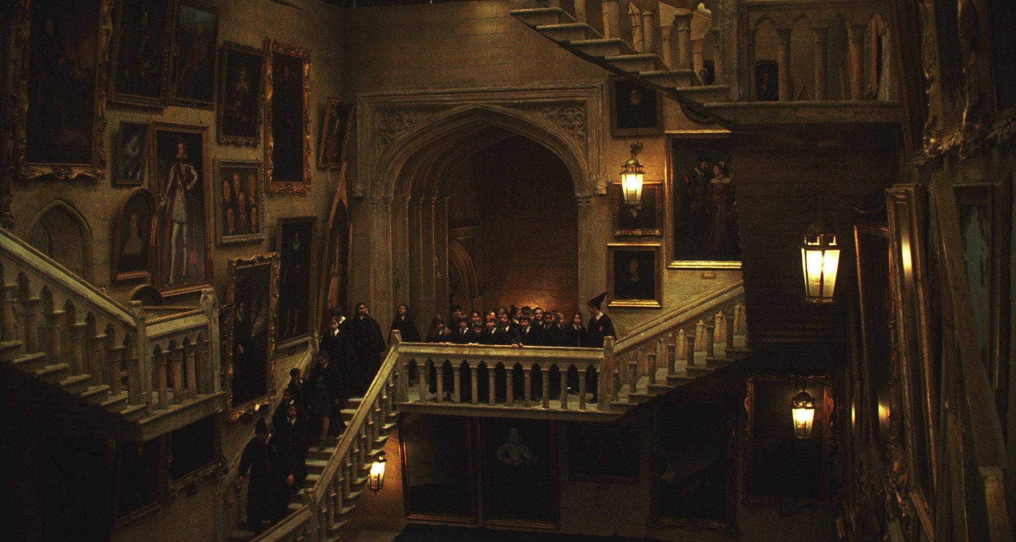 Take a Magical Tour of Hogwarts' Gryffindor Common Room — 2048x1094 wallpaper