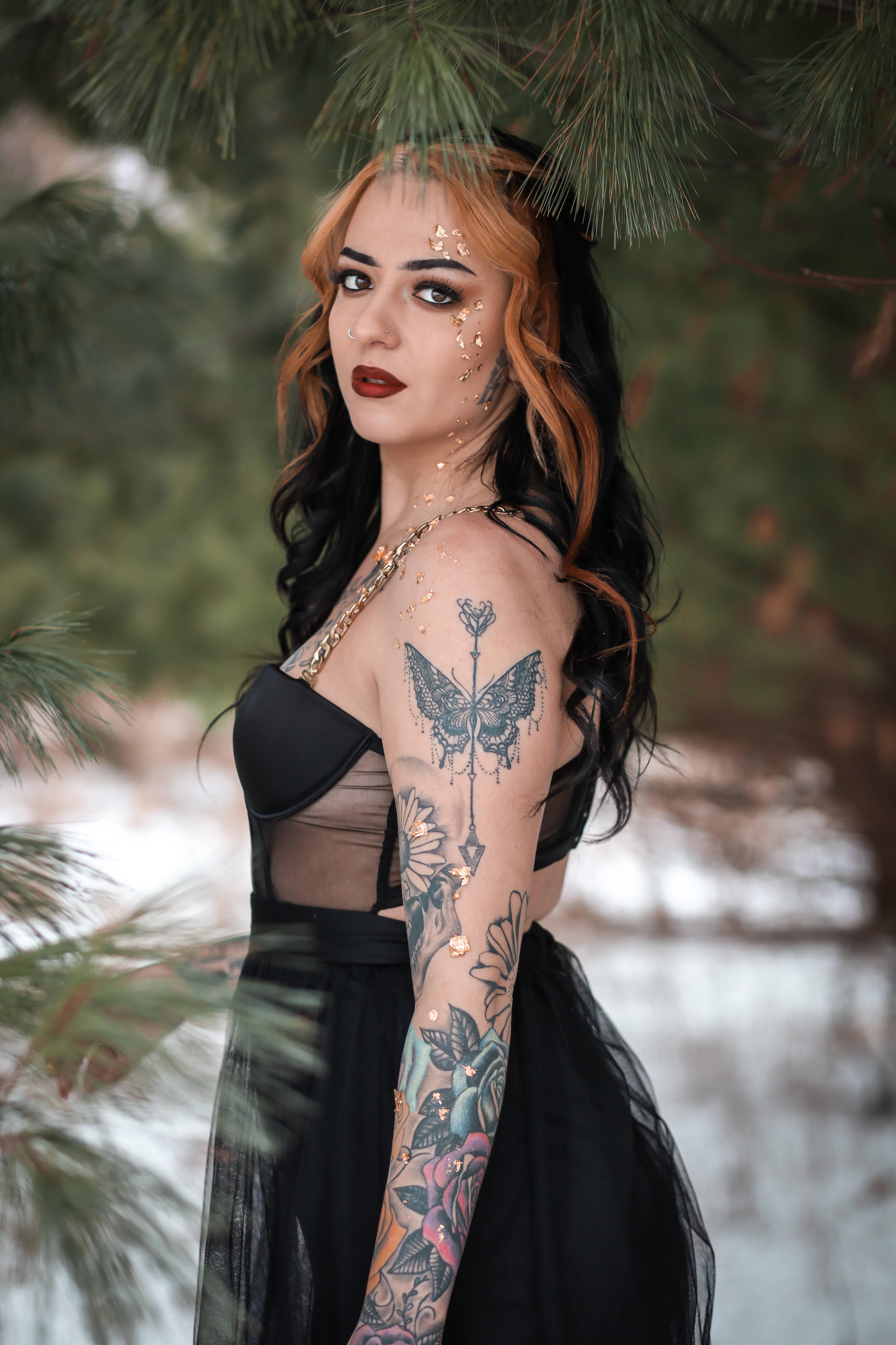 Tattooed Baddie Girl — 4160x6240 wallpaper