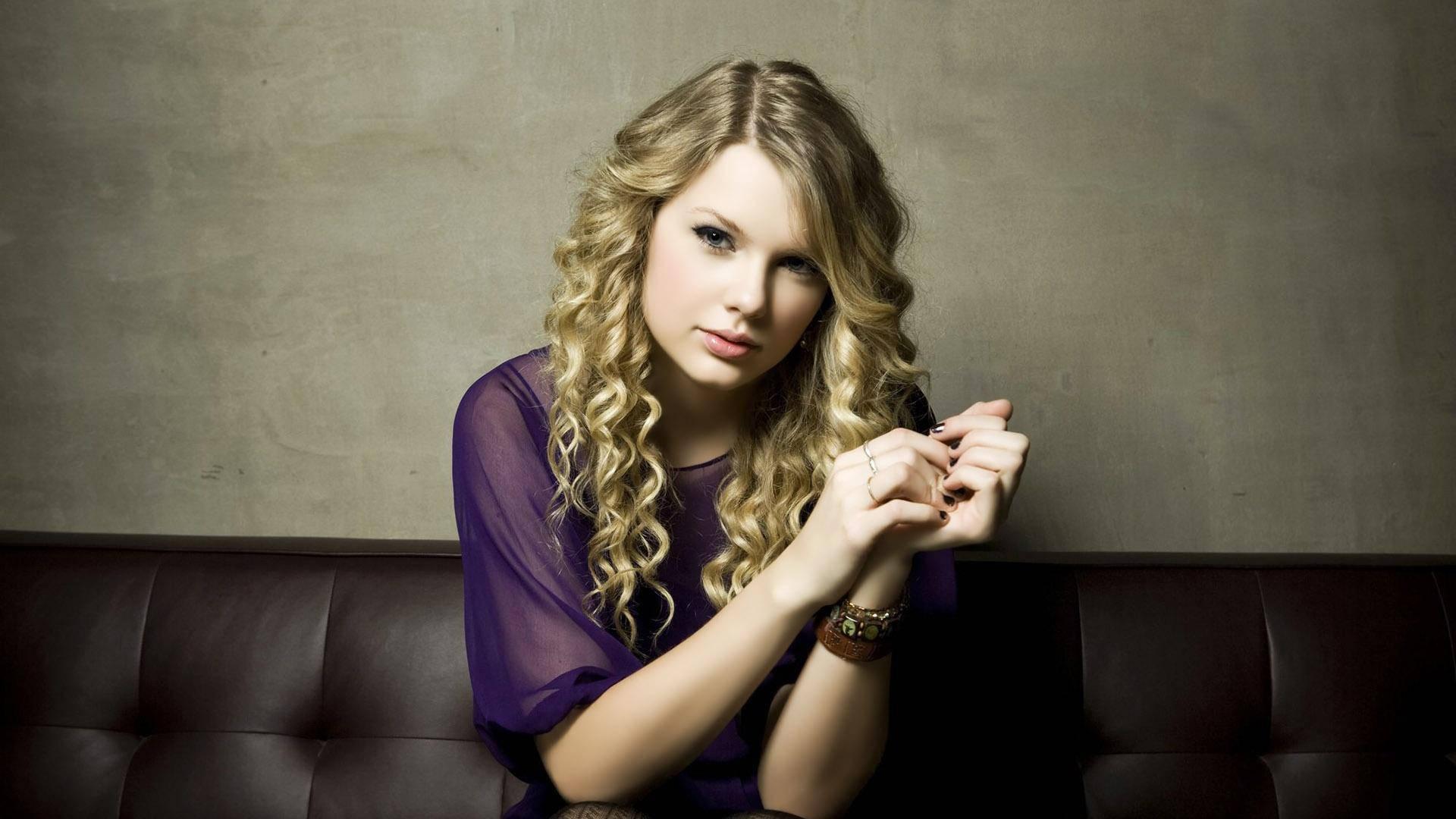 Taylor Swift radiating positive energy with her signature curly hair. — 1920x1080 wallpaper