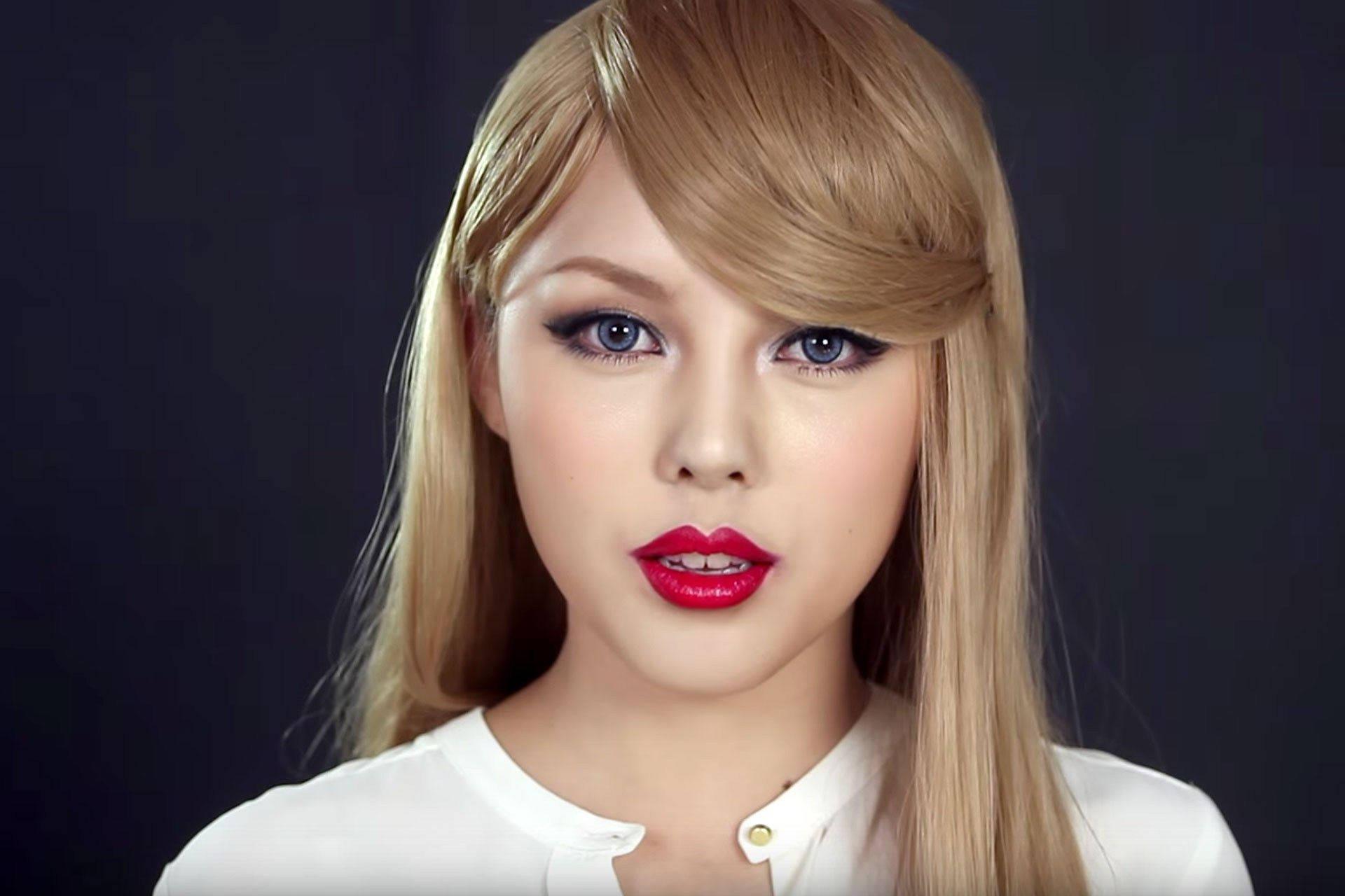 Taylor Swift Singer Showing off Her Red Lips — 1920x1280 wallpaper