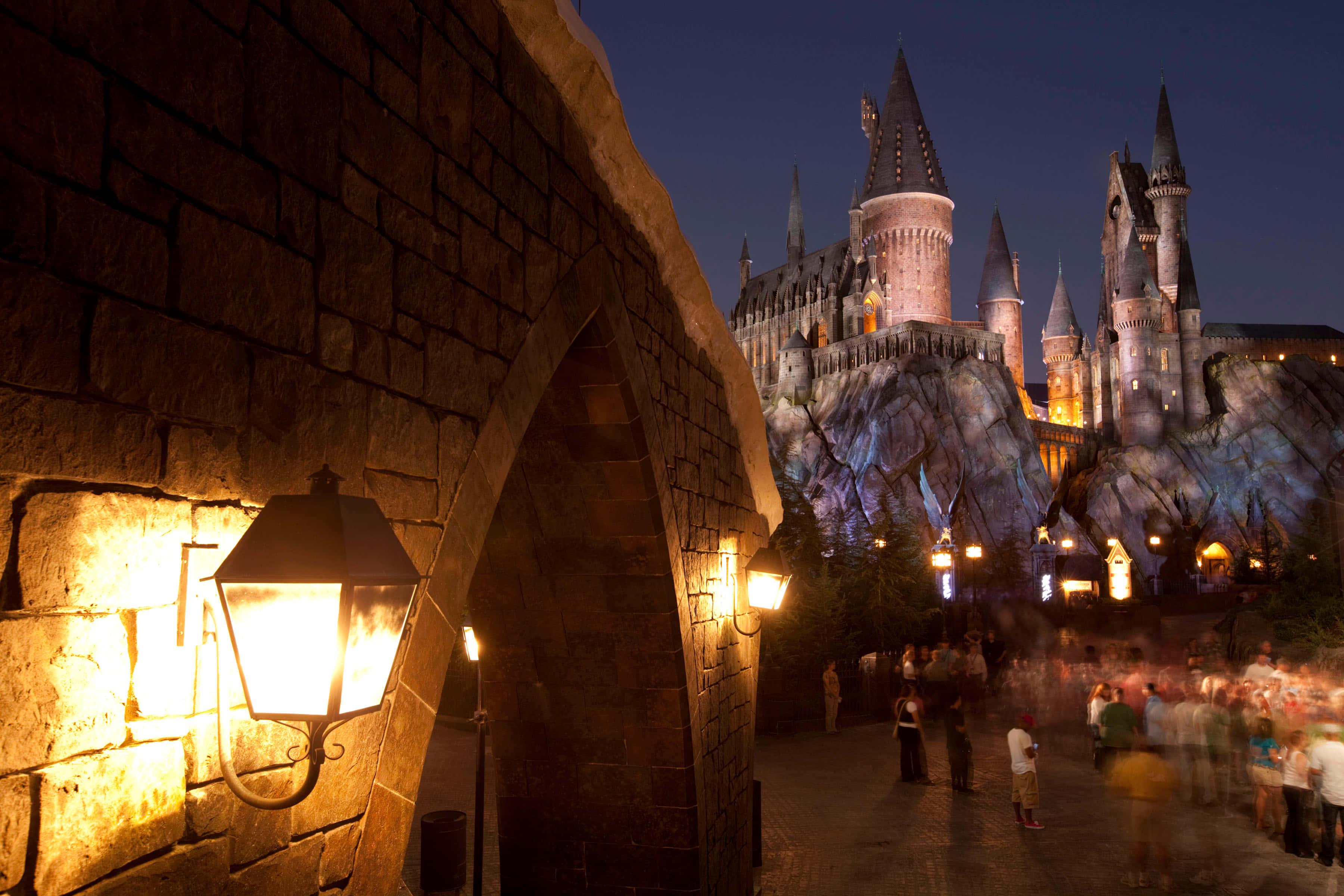 The enchanted Hogwarts castle. — 3600x2400 wallpaper