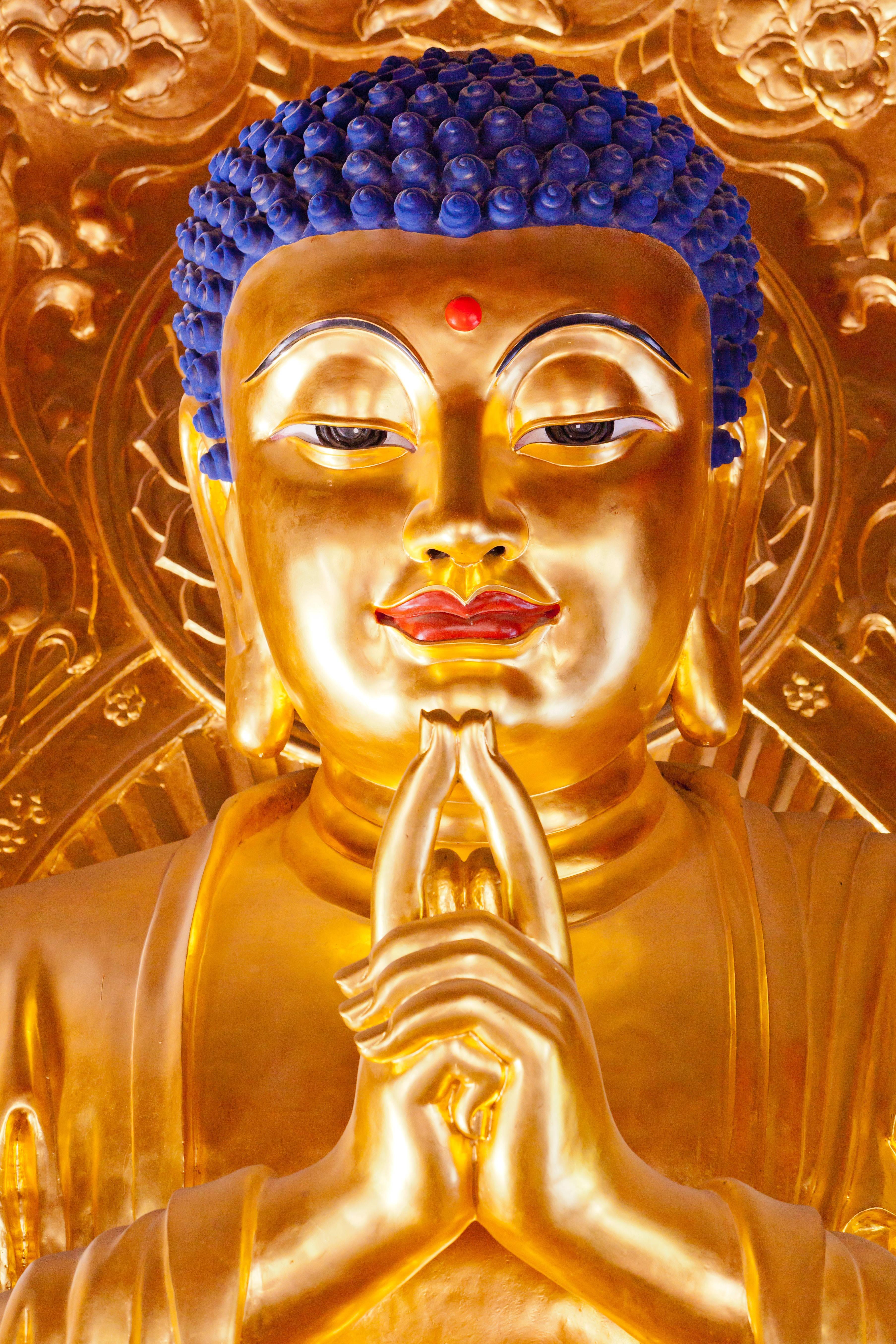 The Golden Buddha - a symbol of ancient wisdom. — 3614x5421 wallpaper