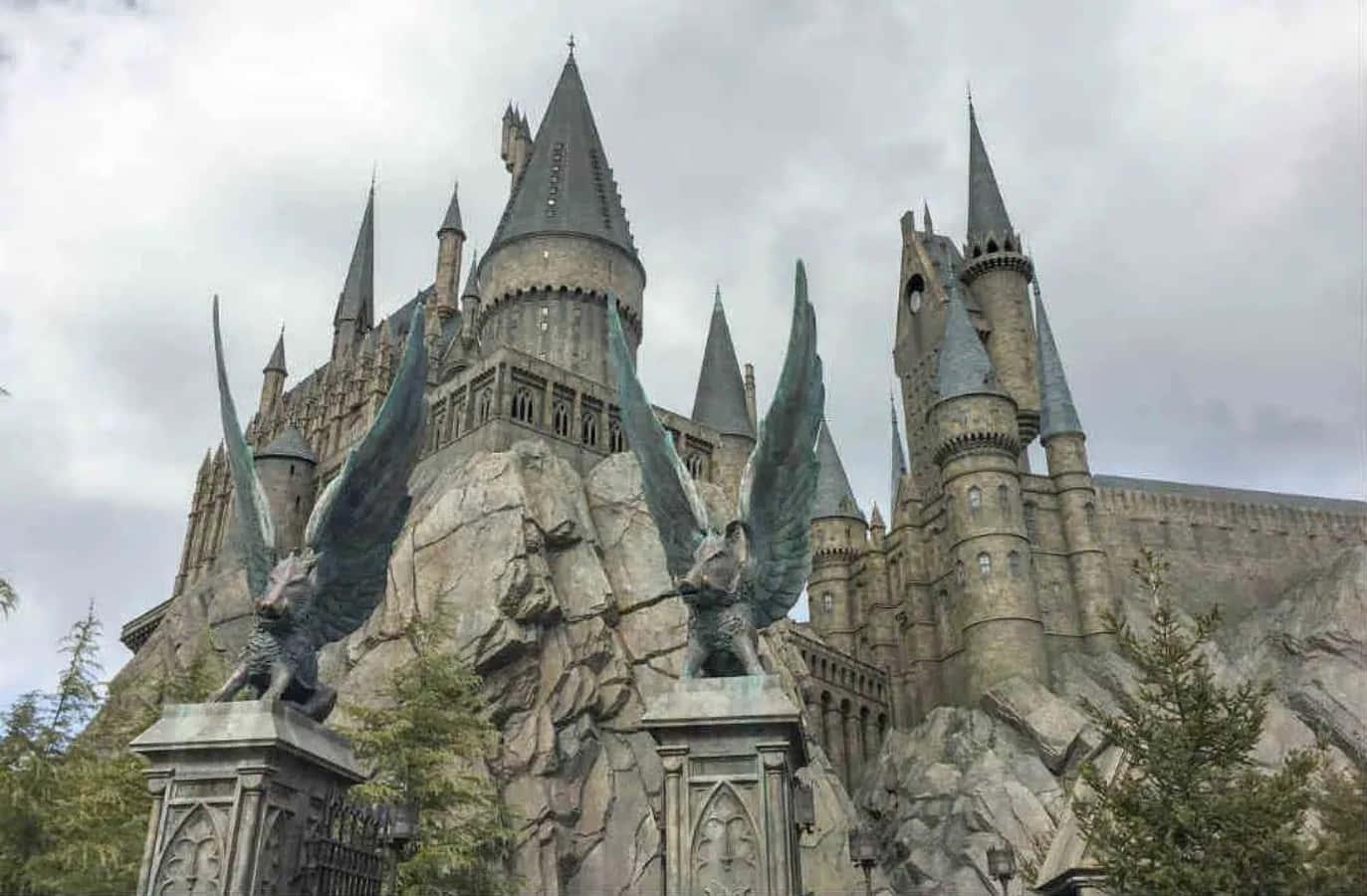 The iconic and enchanting Hogwarts castle. — 1373x900 wallpaper