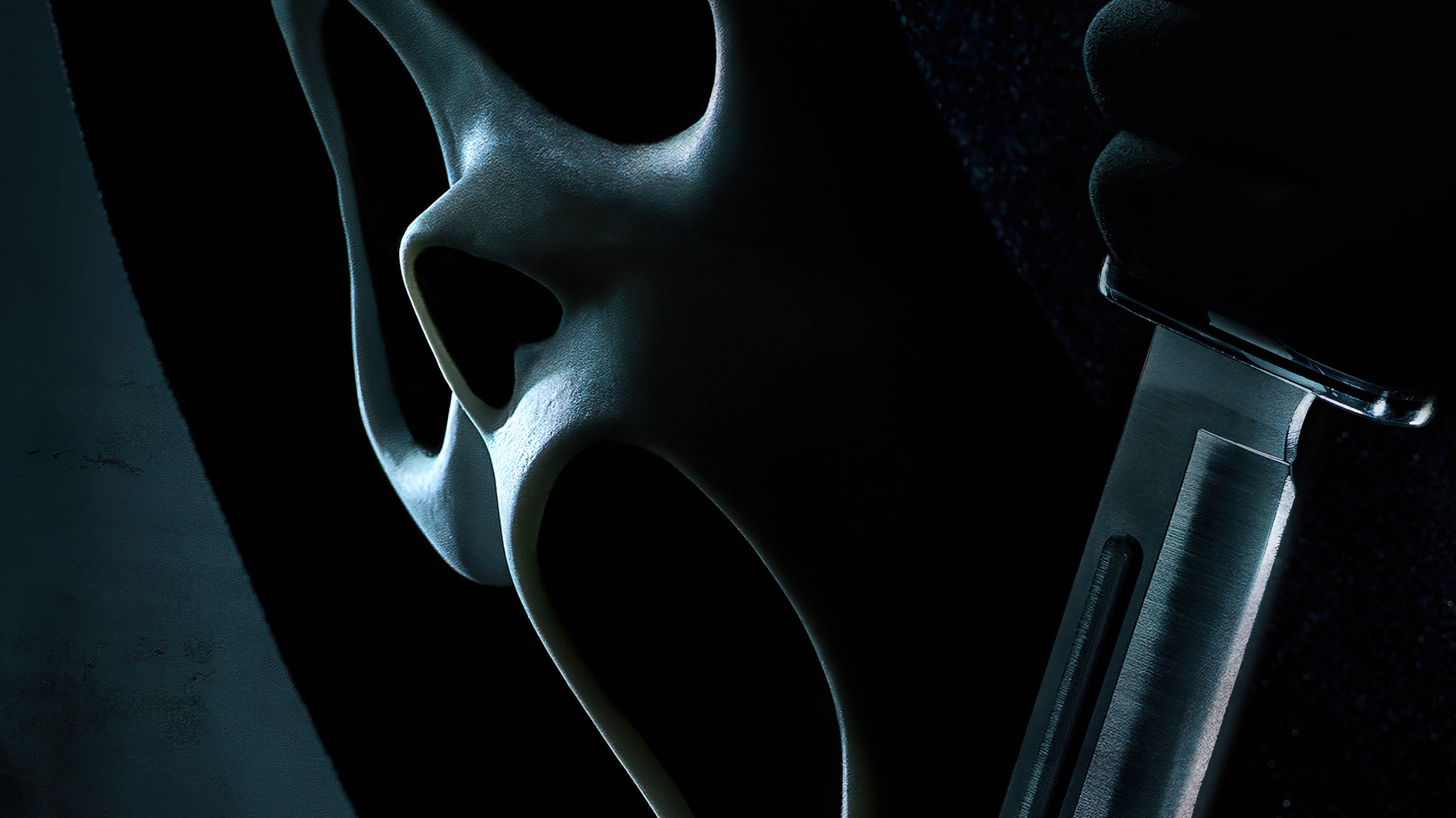 Thrilling depiction of Ghostface from the Scream franchise — 5120x2880 wallpaper