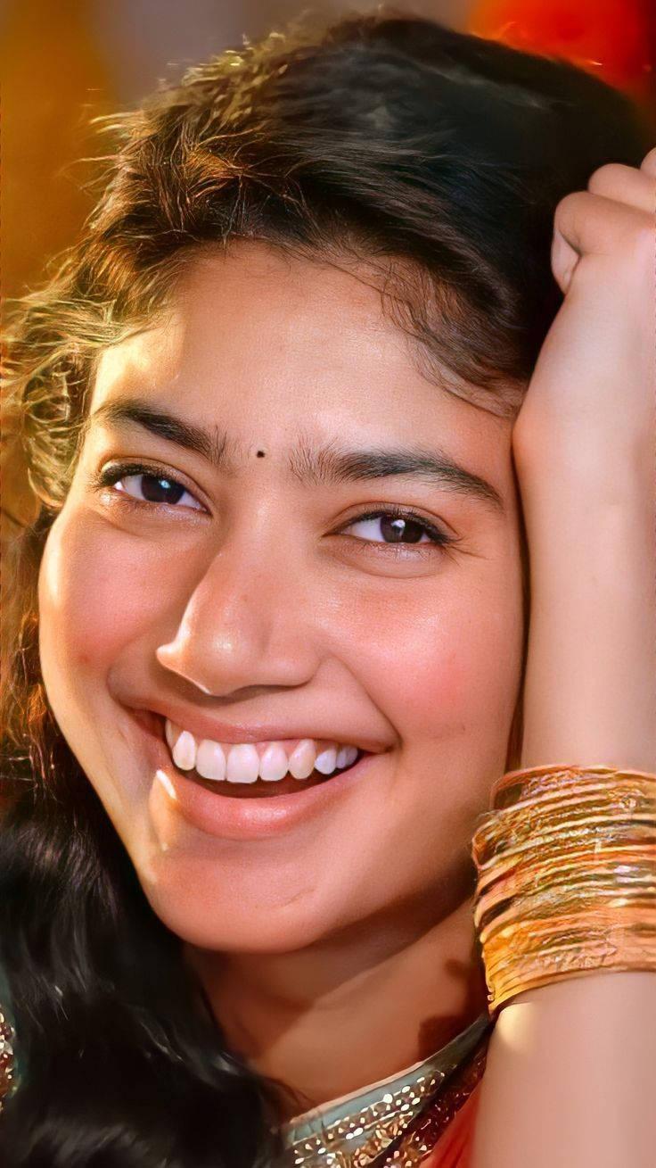 Tollywood Heroine Sai Pallavi — 736x1309 wallpaper