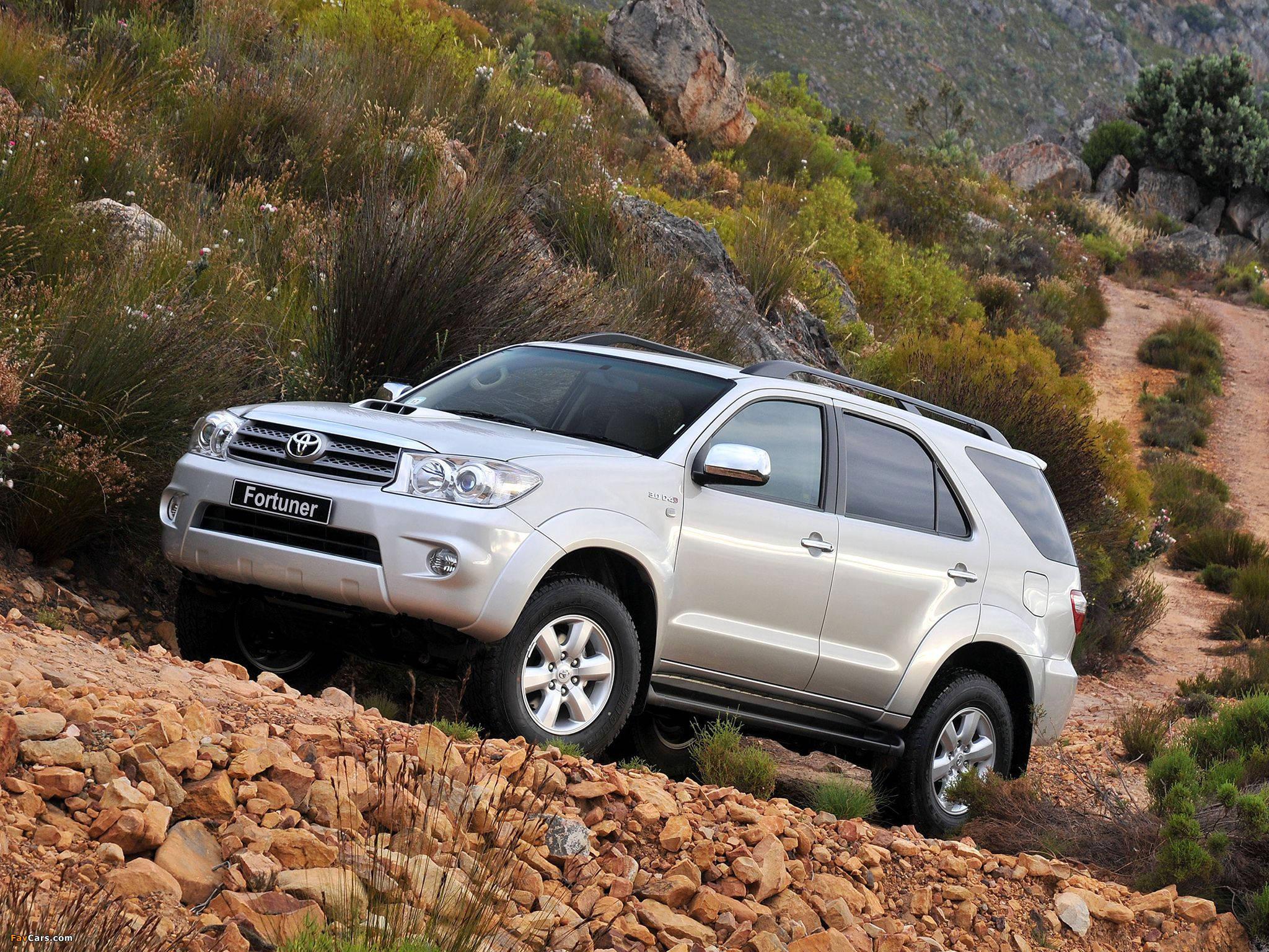 Toyota Fortuner 4x4 Off-road SUV — 2048x1536 wallpaper