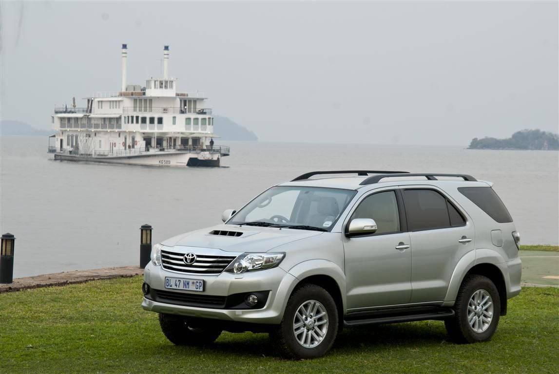 Toyota Fortuner Full-size SUV Model — 1147x768 wallpaper