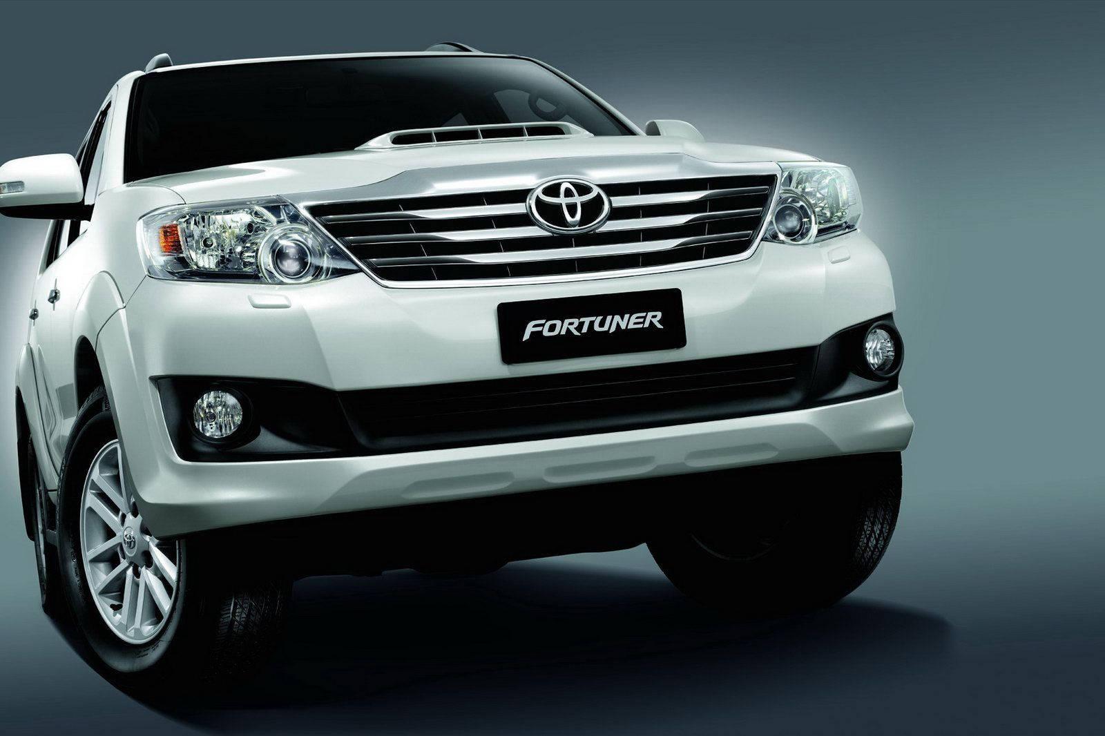 Toyota Fortuner White Pearl Crystal Shine — 1600x1066 wallpaper