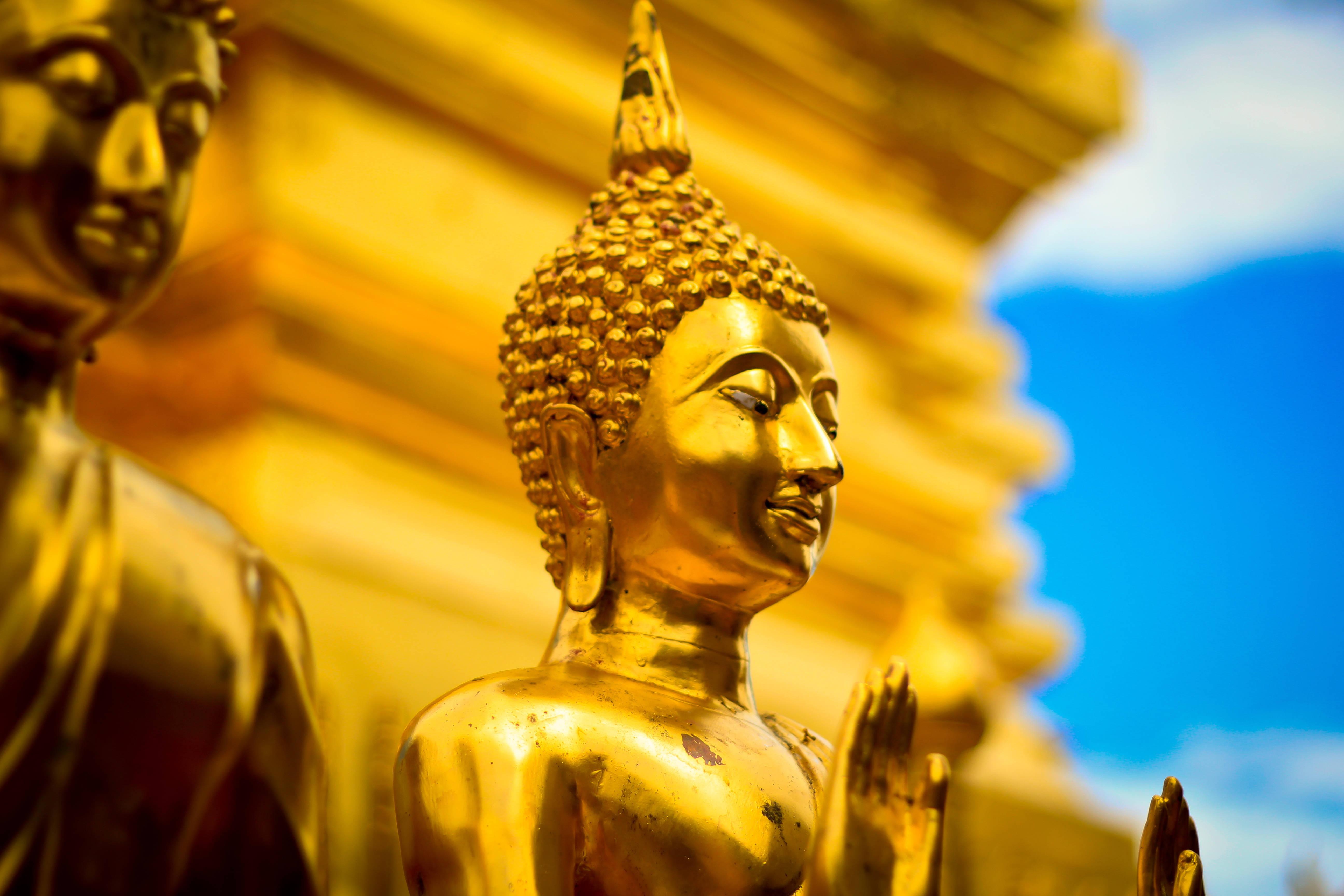 Two Golden Buddha Statues — 5184x3456 wallpaper
