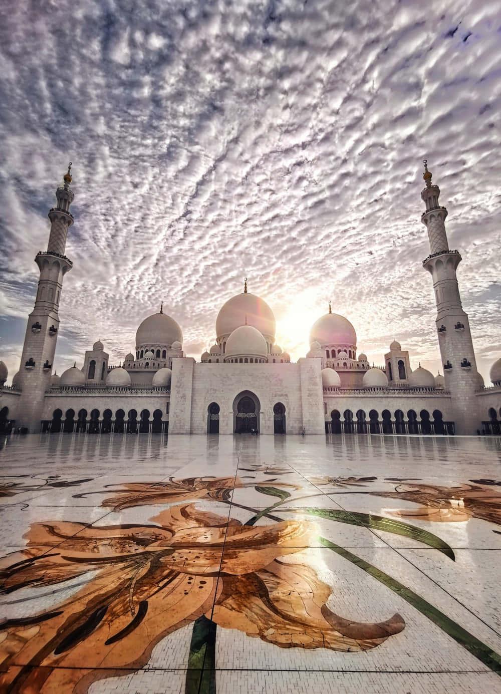Two hands forming a heart symbol with the Quran in the background — 1000x1385 wallpaper
