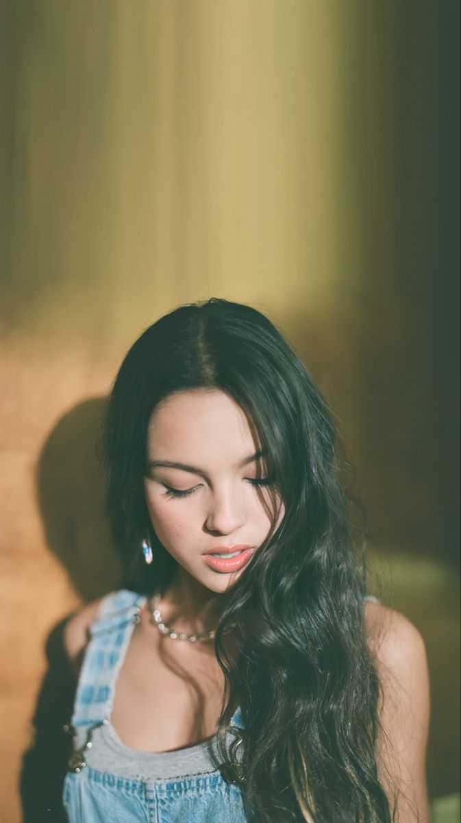 Uncovering the beauty of Olivia Rodrigo's Aesthetic — 673x1200 wallpaper