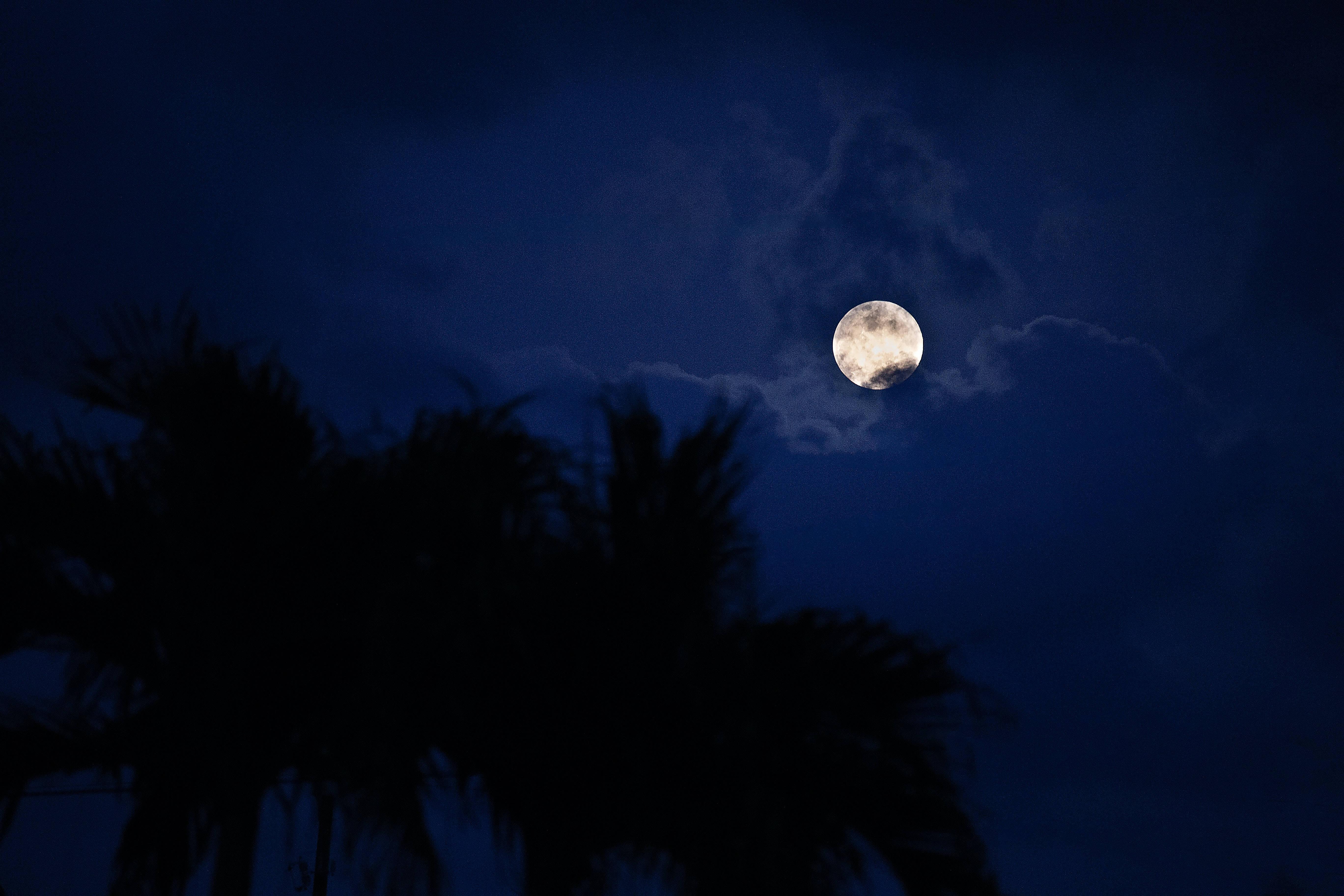 View of the Moon Island — 5472x3648 wallpaper