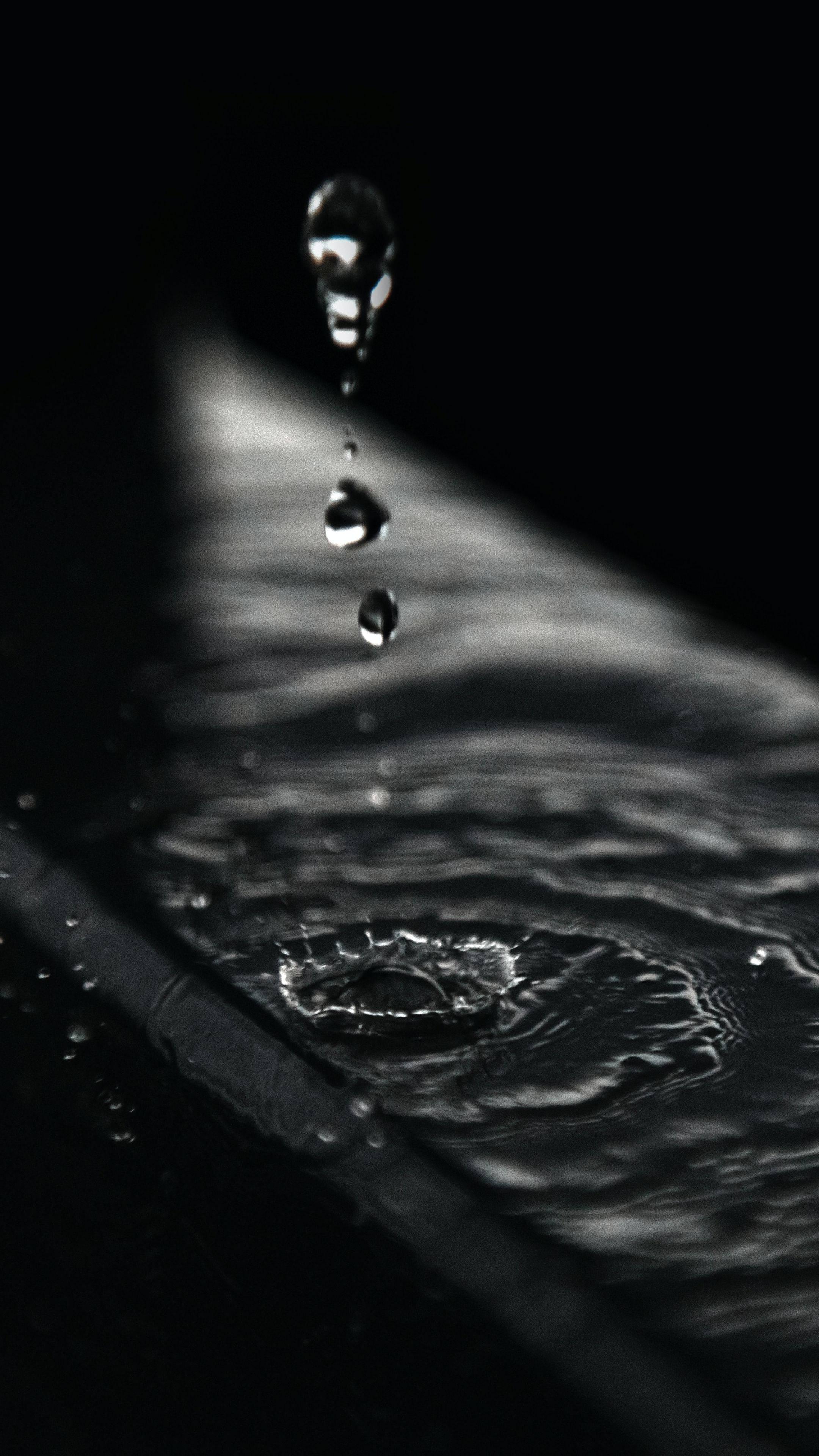 Water Droplets 4K Ultra HD Dark Phone — 2160x3840 wallpaper