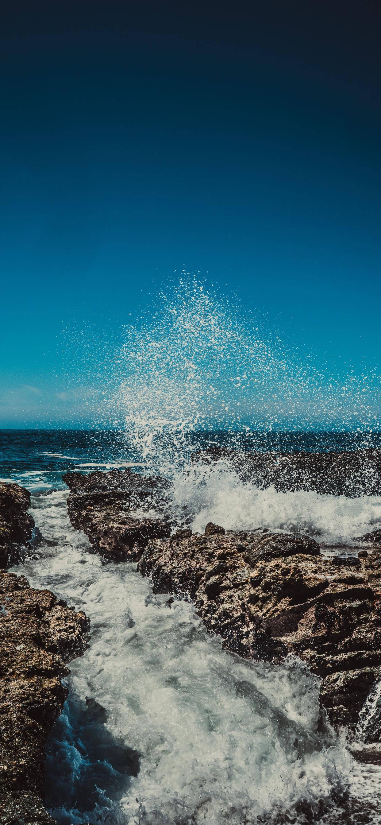 Water Splash iPhone 11 — 1242x2688 wallpaper