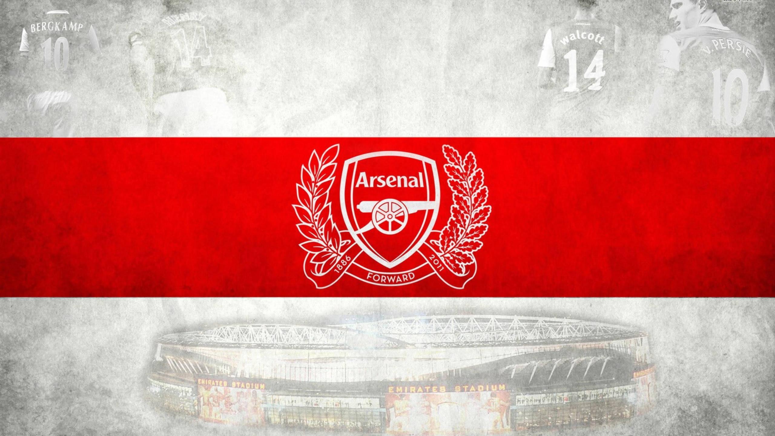 White And Red Arsenal Logo — 2560x1440 wallpaper