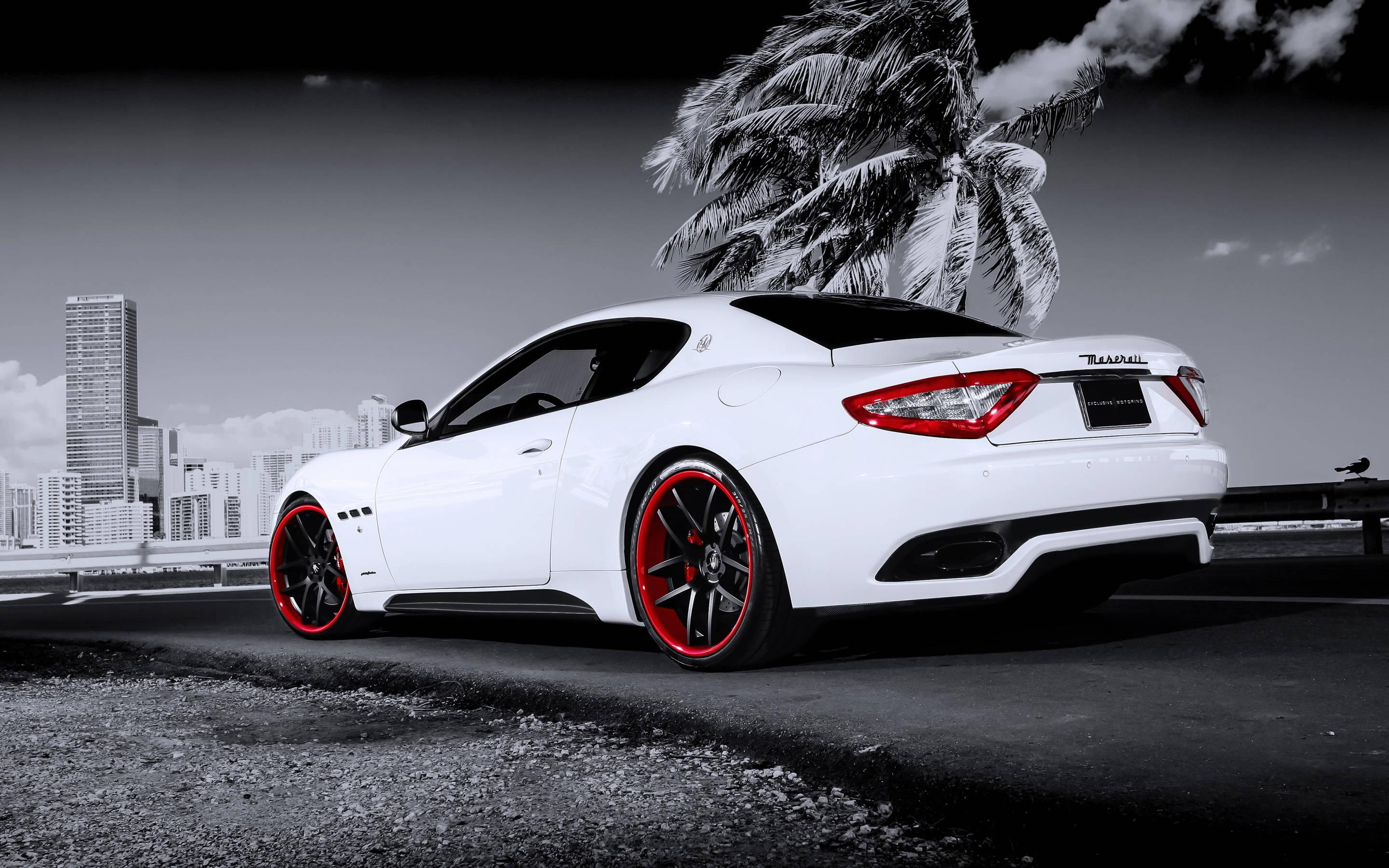 White Marshall Car — 2880x1800 wallpaper