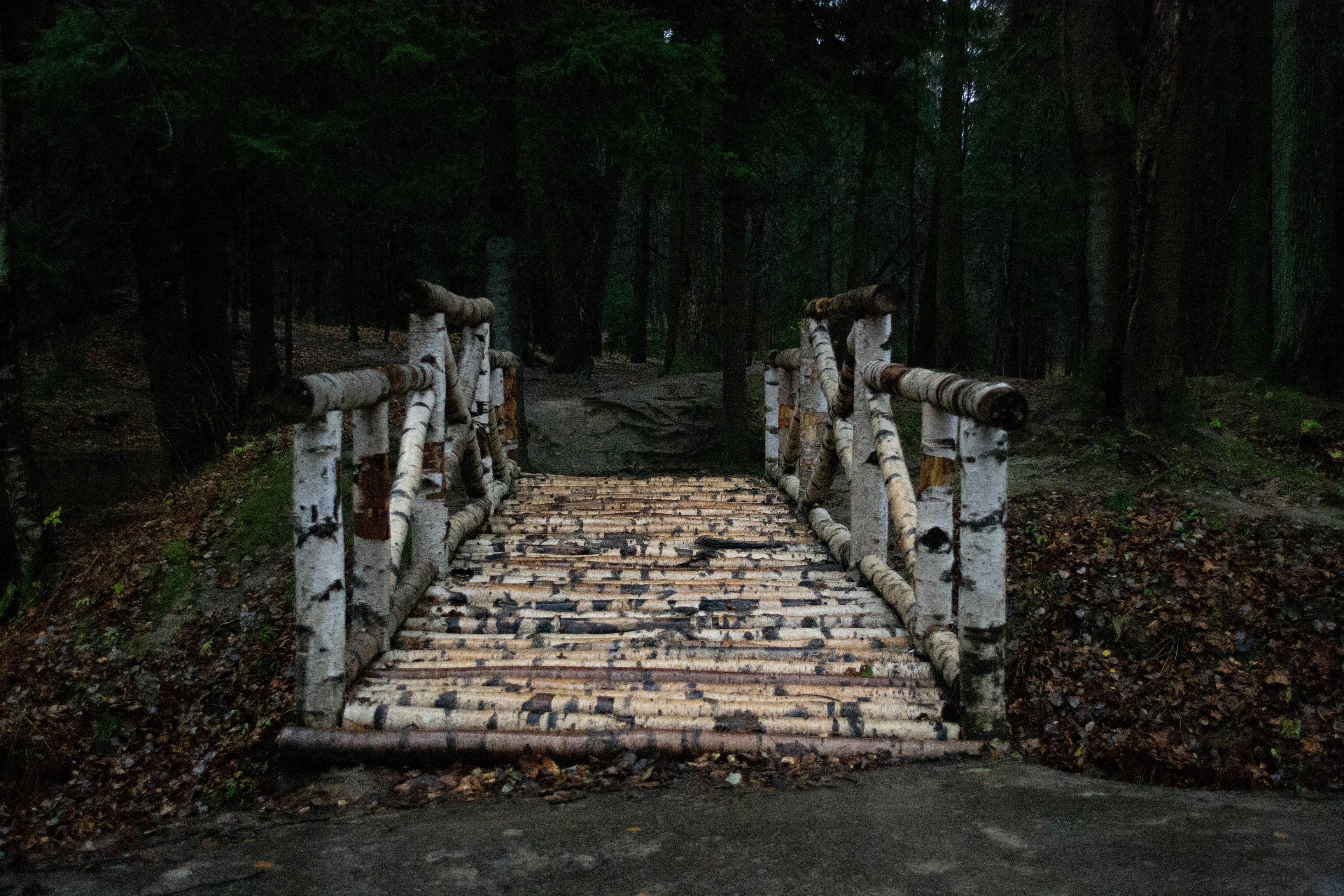 Windows 11 4K Old Wooden Bridge — 4608x3072 wallpaper