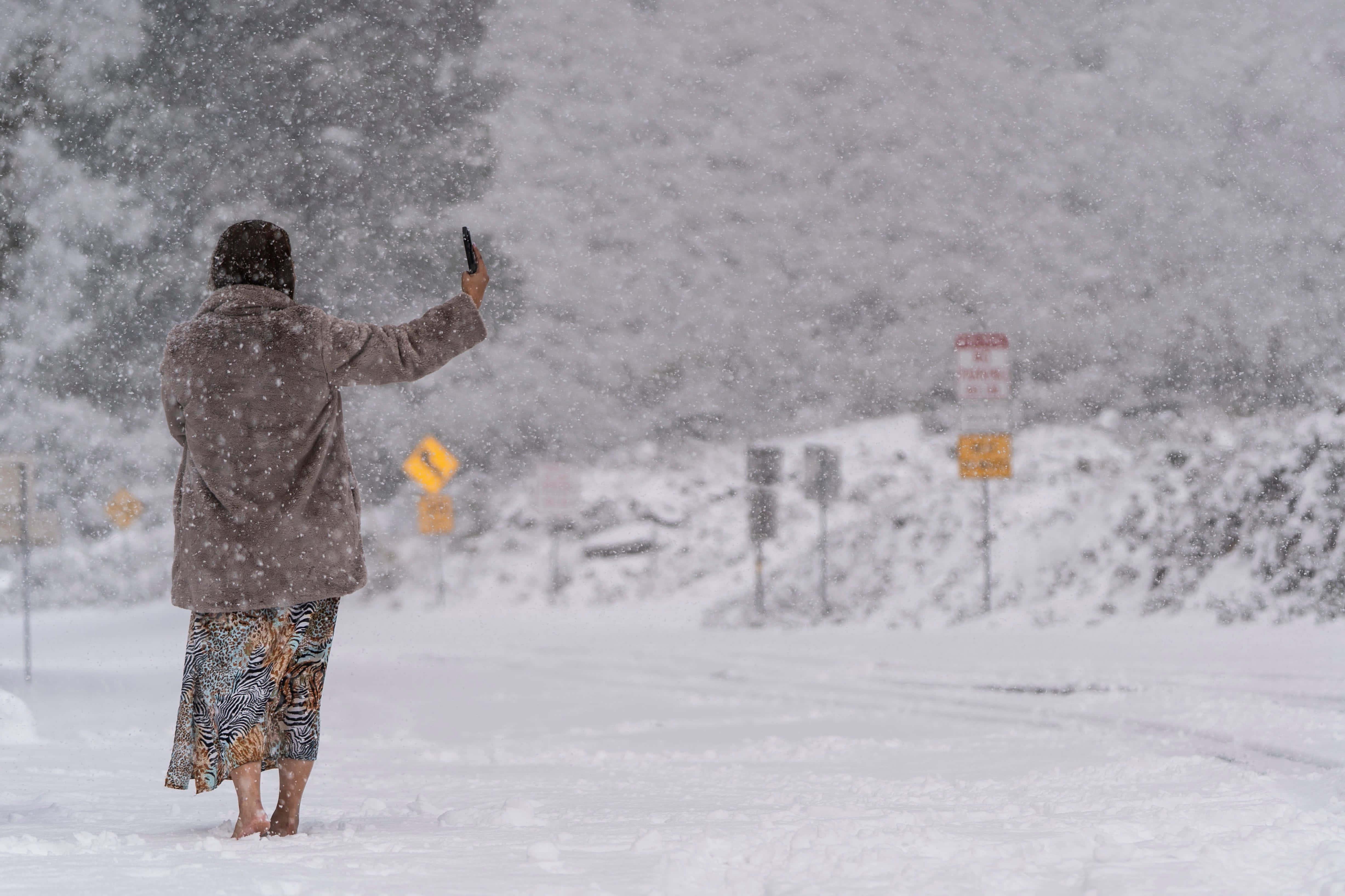 Woman Winter Snow Picture — 4909x3273 wallpaper