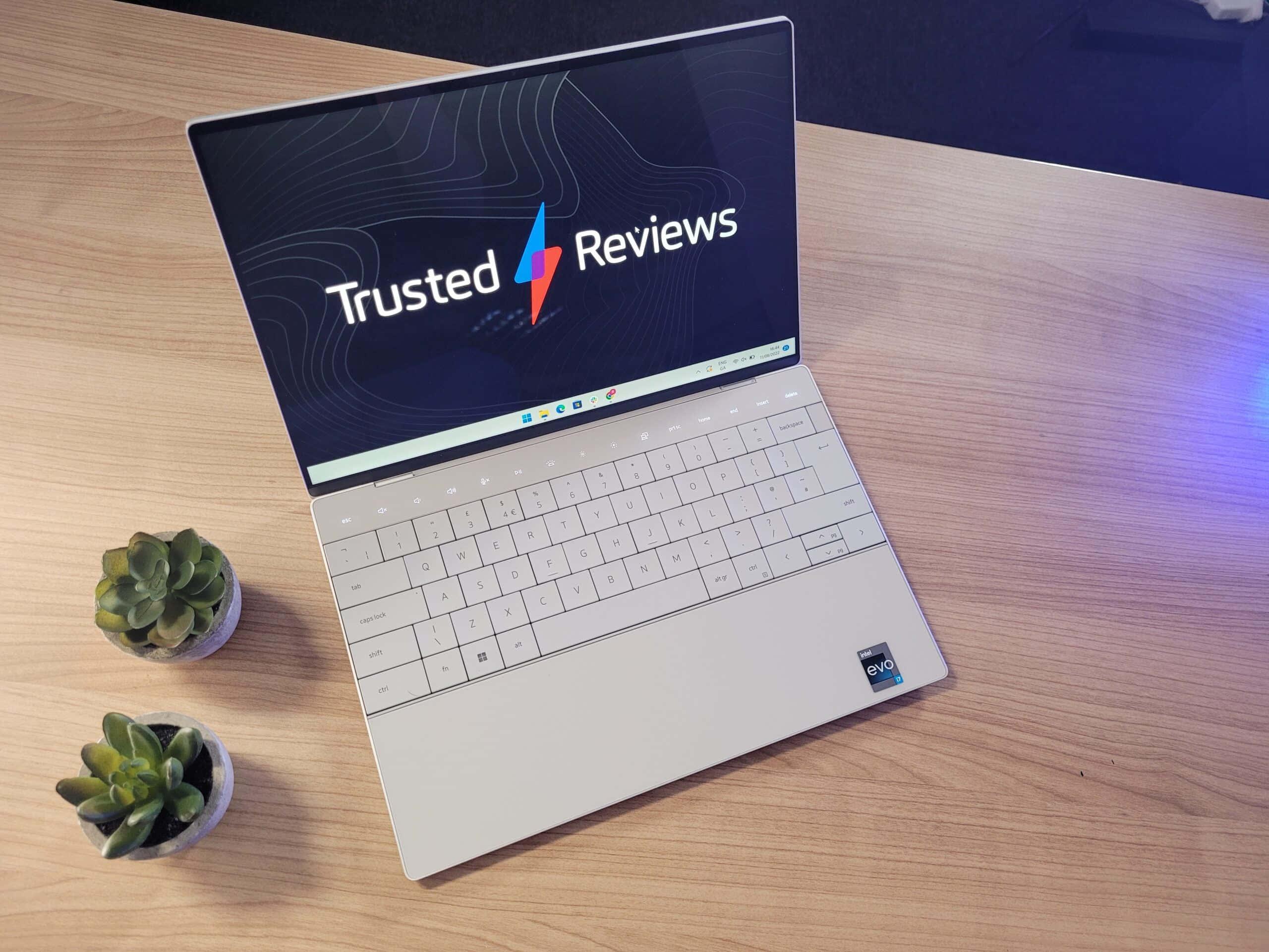 Working Anywhere with Laptop — 2560x1920 wallpaper