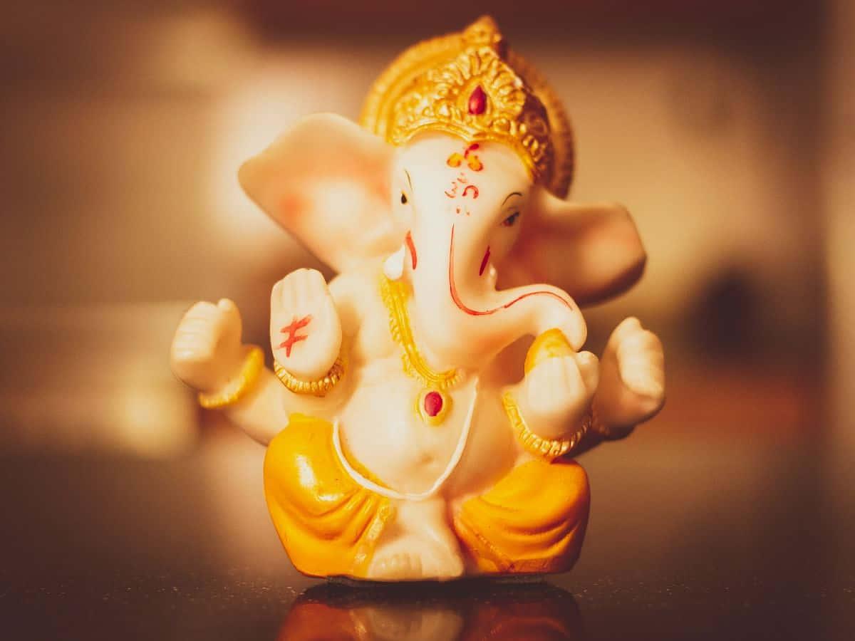 Worship Lord Ganesha for Prosperity and Success — 1200x900 wallpaper
