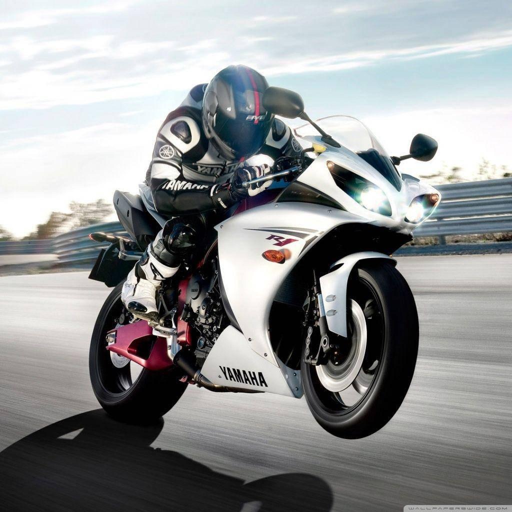 Yamaha 4K Bike — 1024x1024 wallpaper